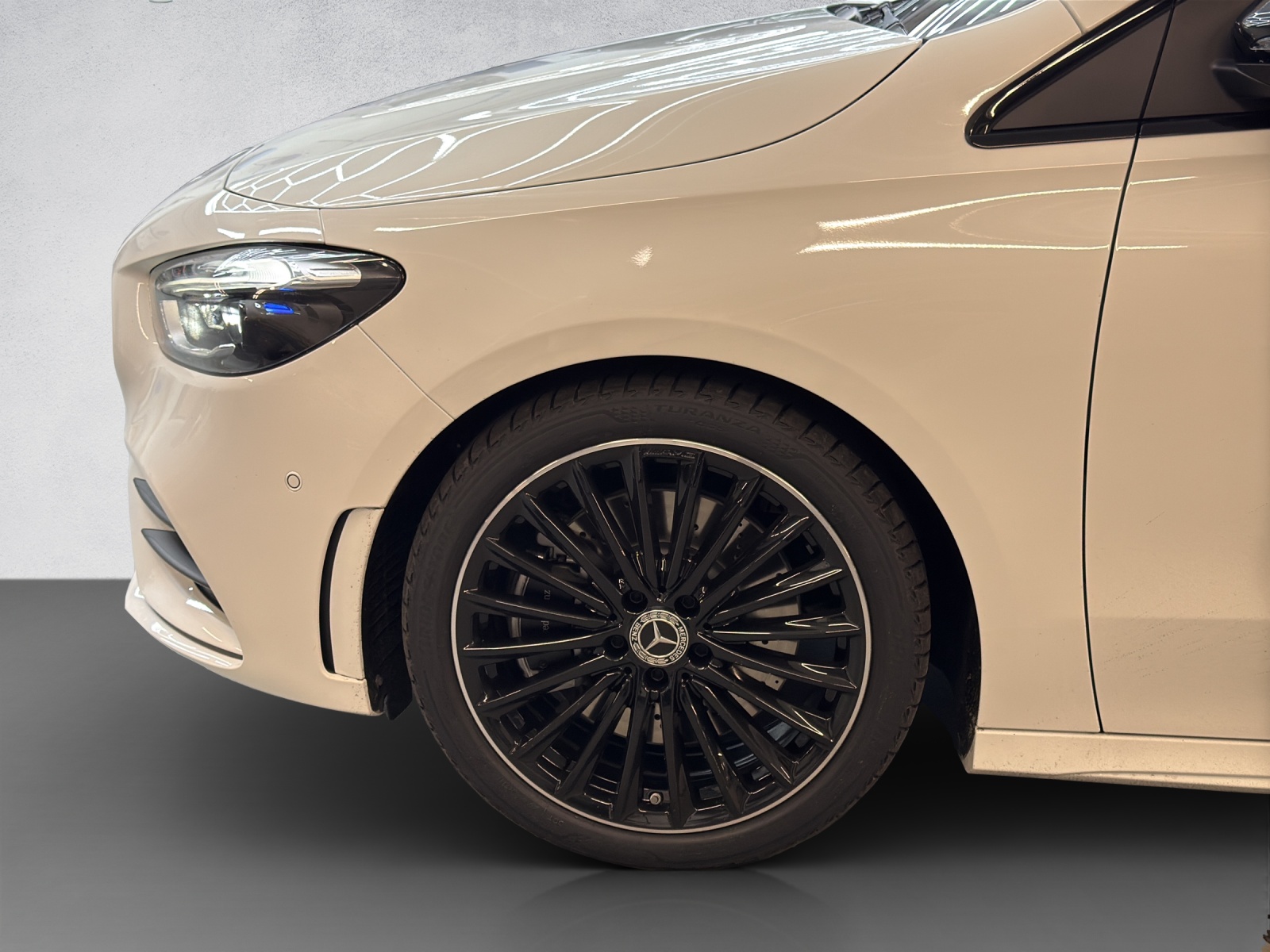 MERCEDES-BENZ B 250 AMG Line 4Matic-image-6