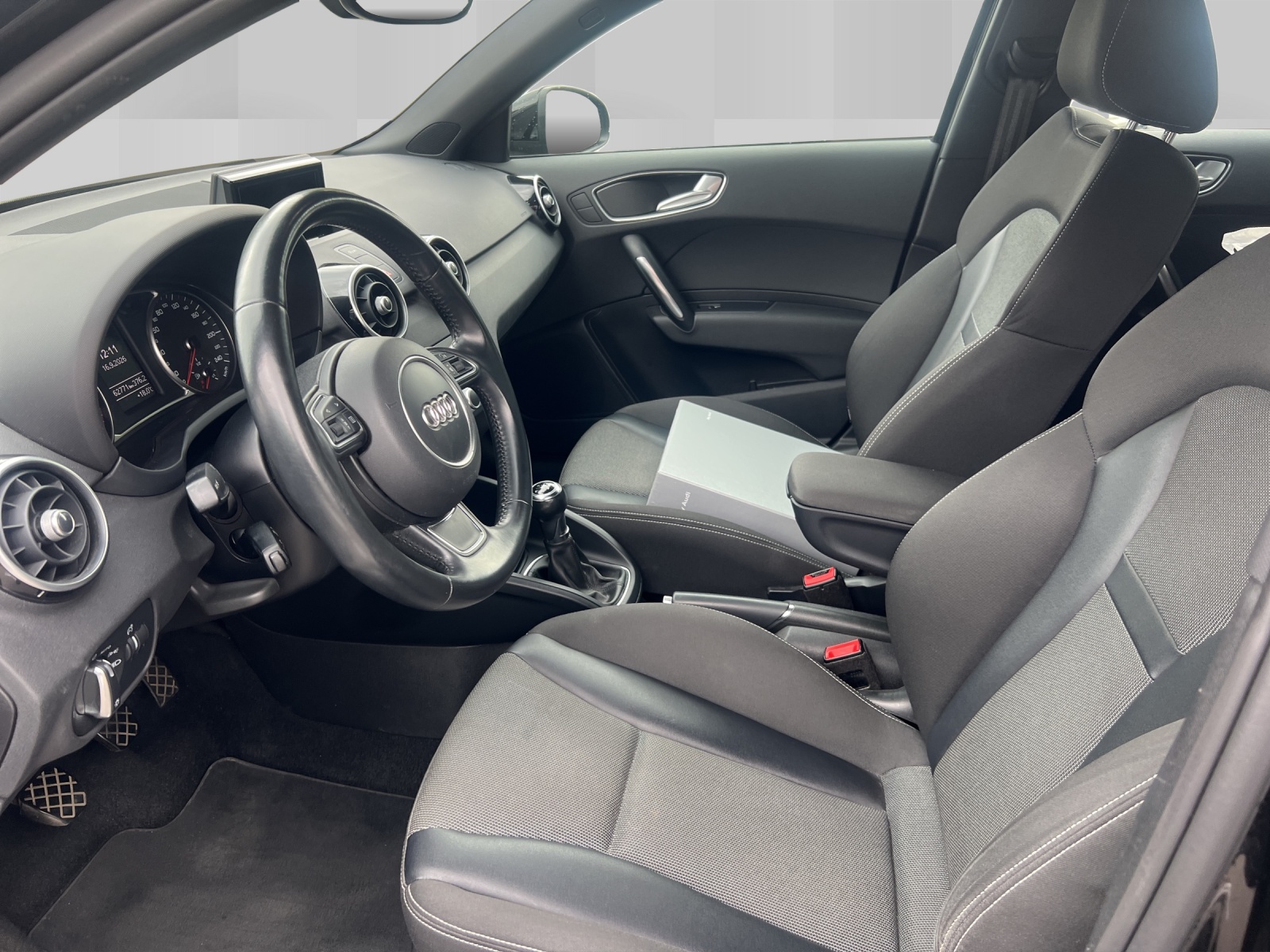 AUDI A1 Sportback 1.4 TFSI Sport-image-9
