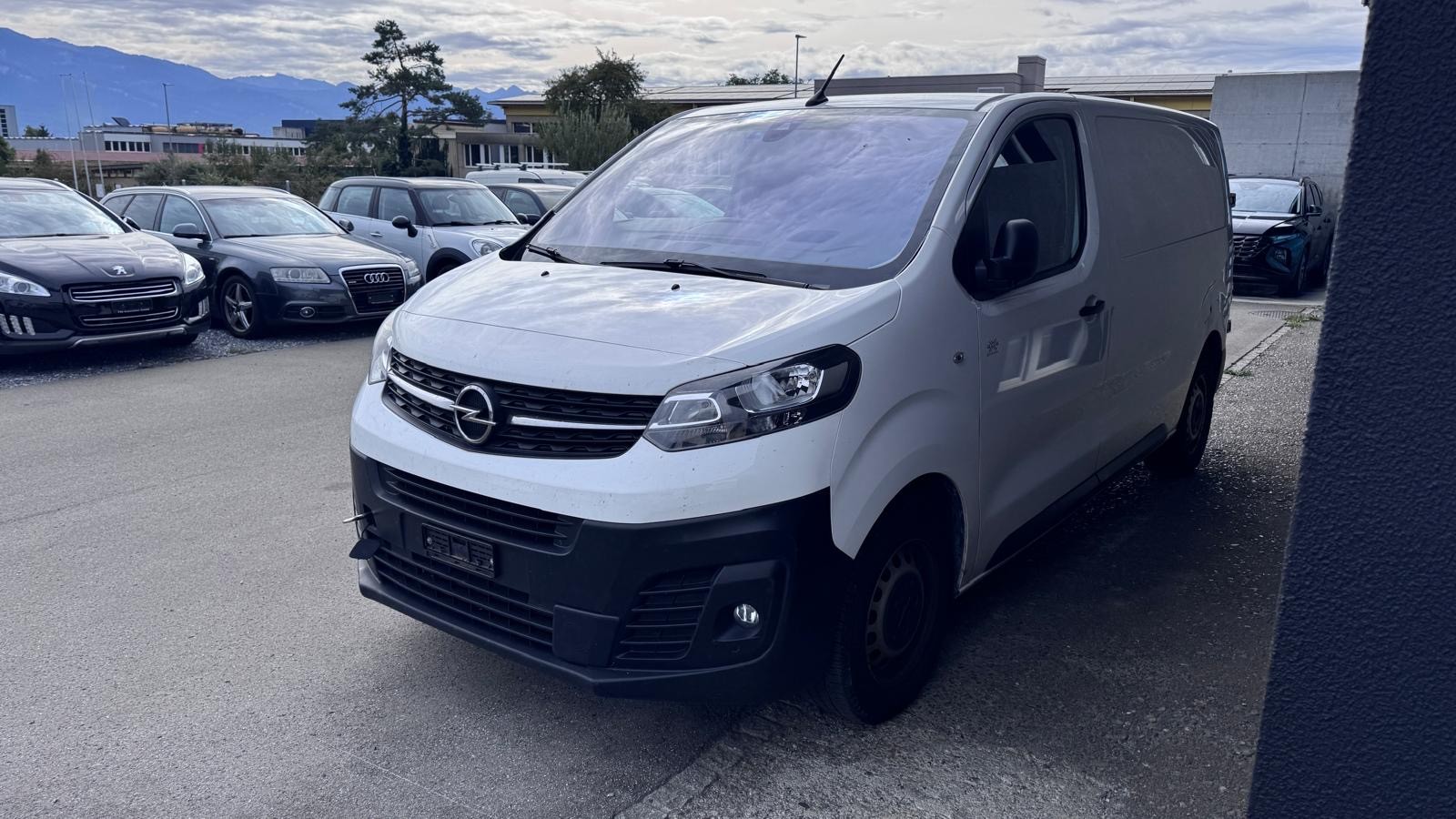 OPEL Vivaro Cargo 2.0 CDTI Essentia s/s M EH 4x4 mit Achse +130mm-image-0
