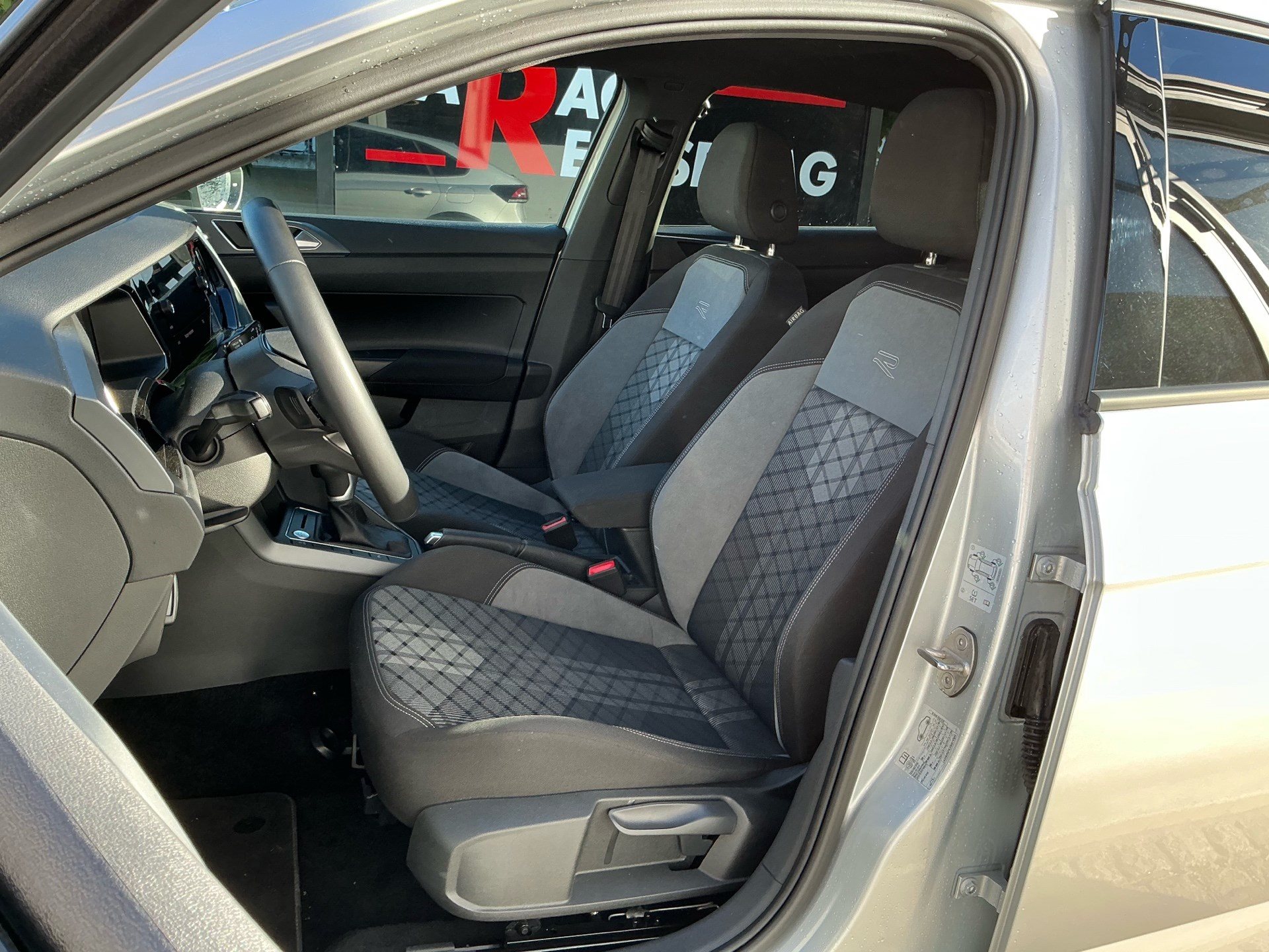 VW Taigo 1.5 TSI DSG R-LINE-image-7
