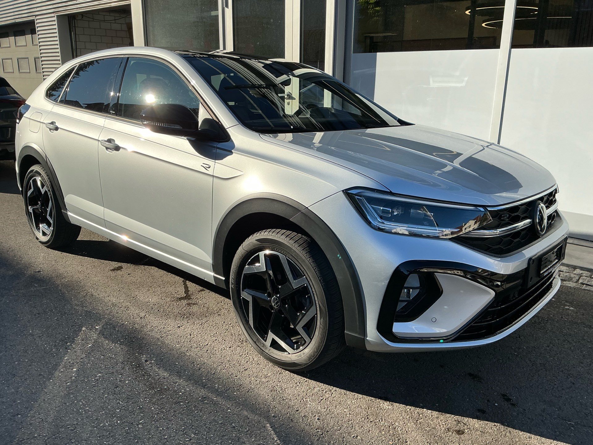 VW Taigo 1.5 TSI DSG R-LINE-image-2