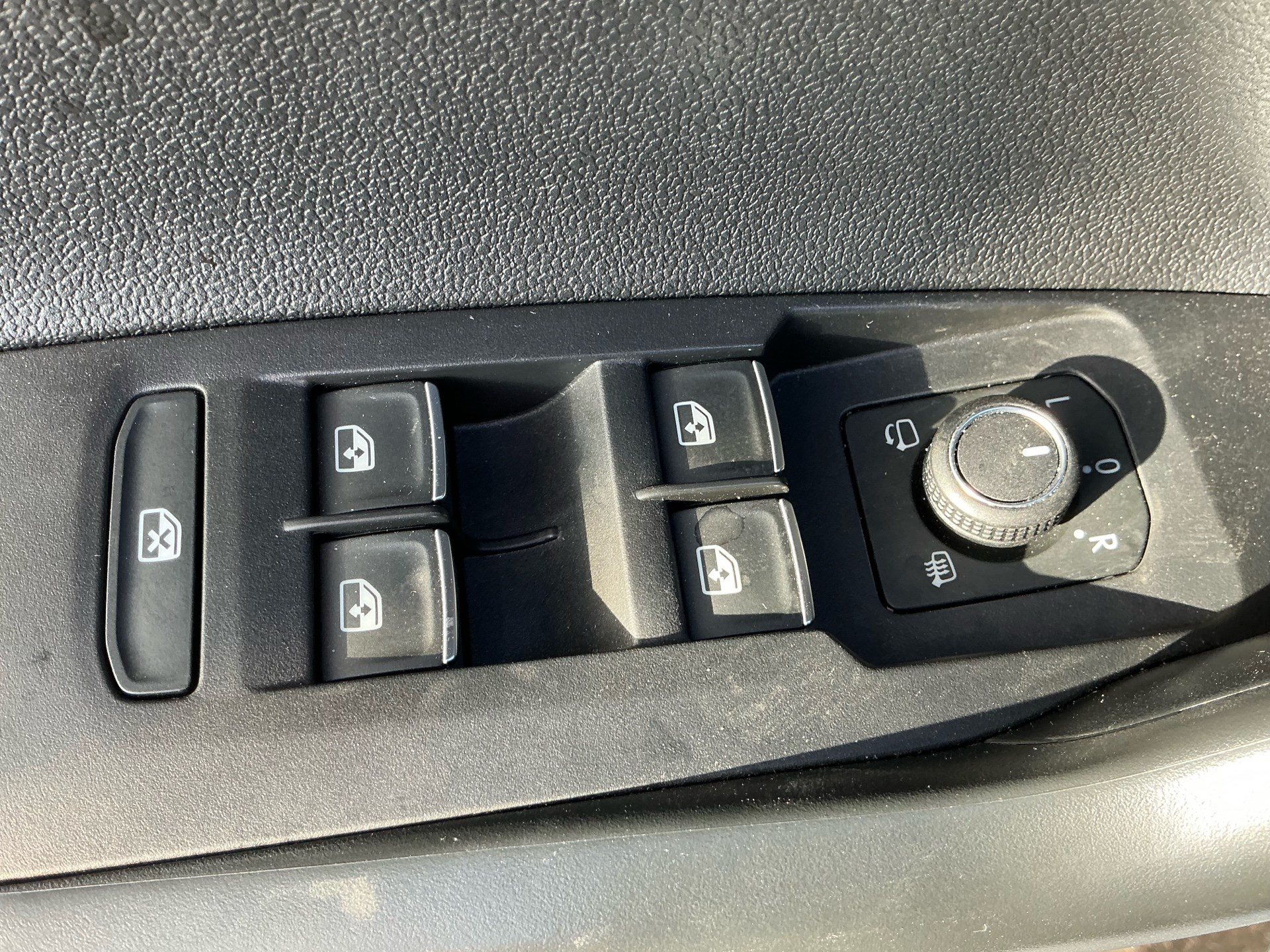 VW Taigo 1.5 TSI DSG R-LINE-image-23