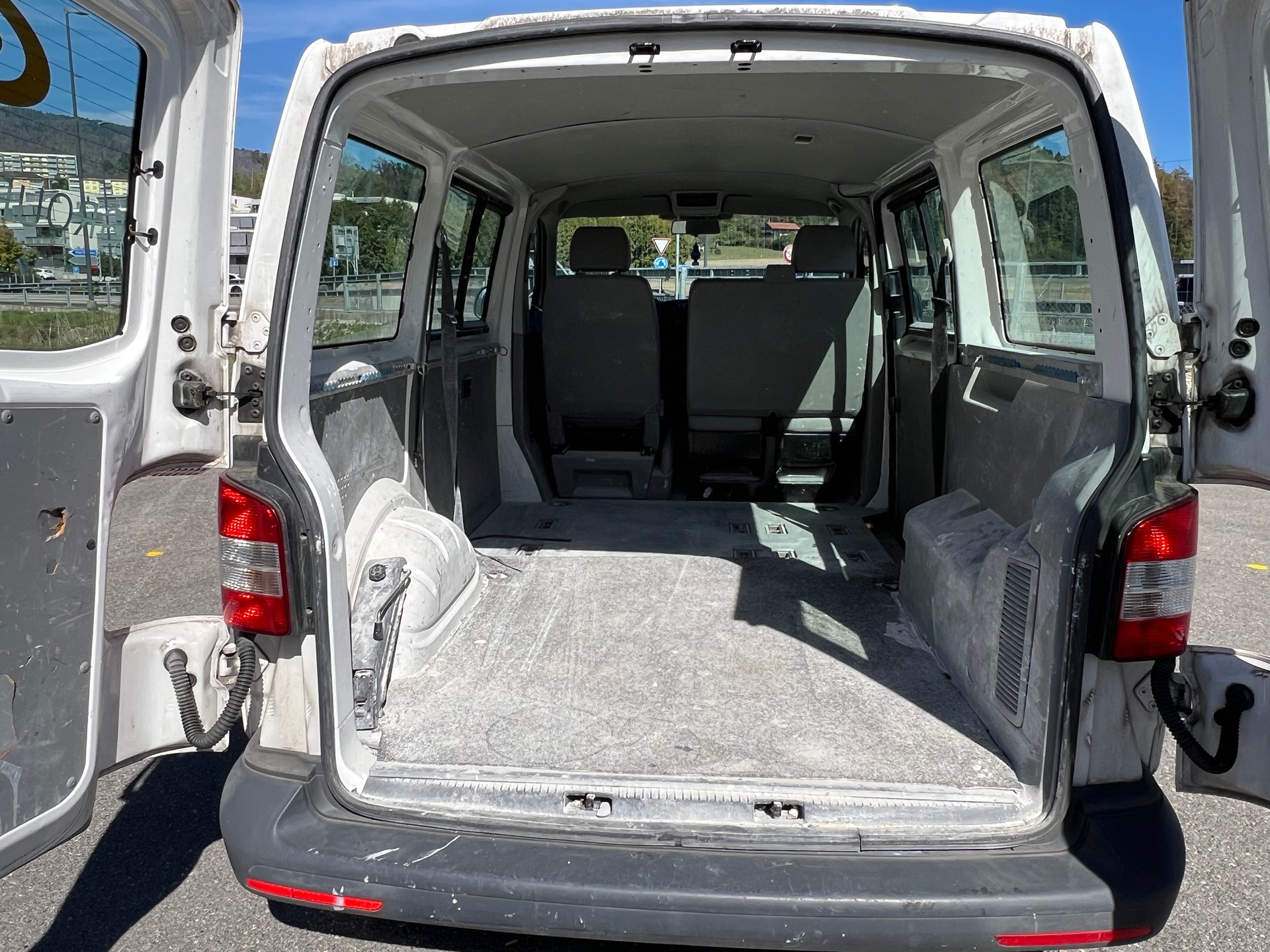 VW T5 2.0 TDI-image-8
