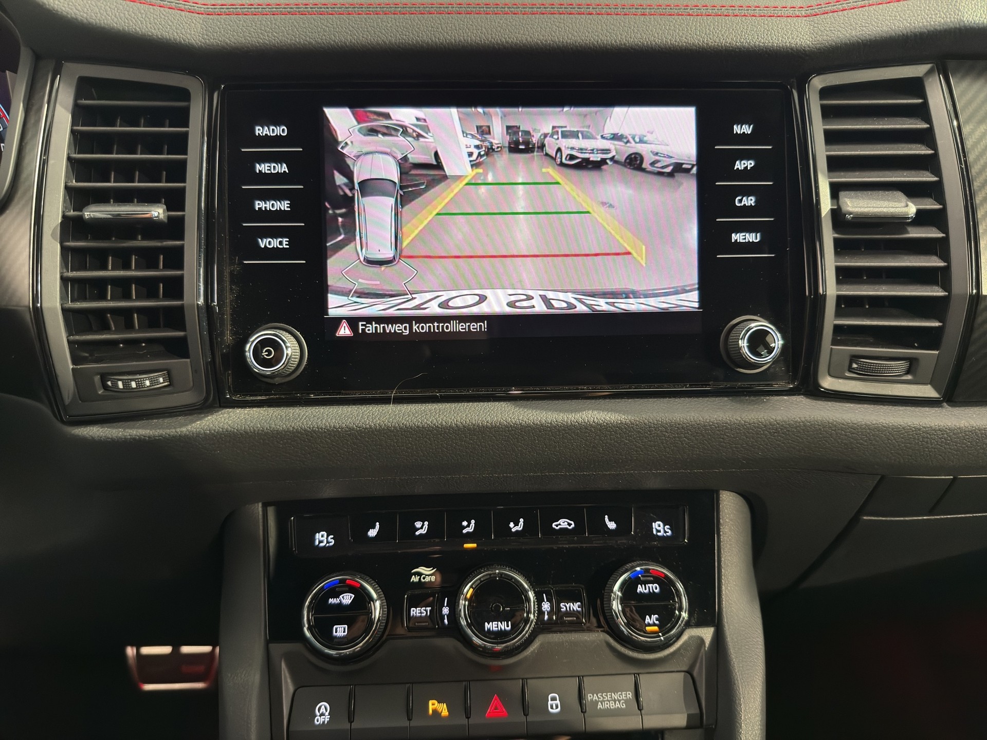 SKODA Kodiaq 2.0 TSI 4x4 RS-image-15