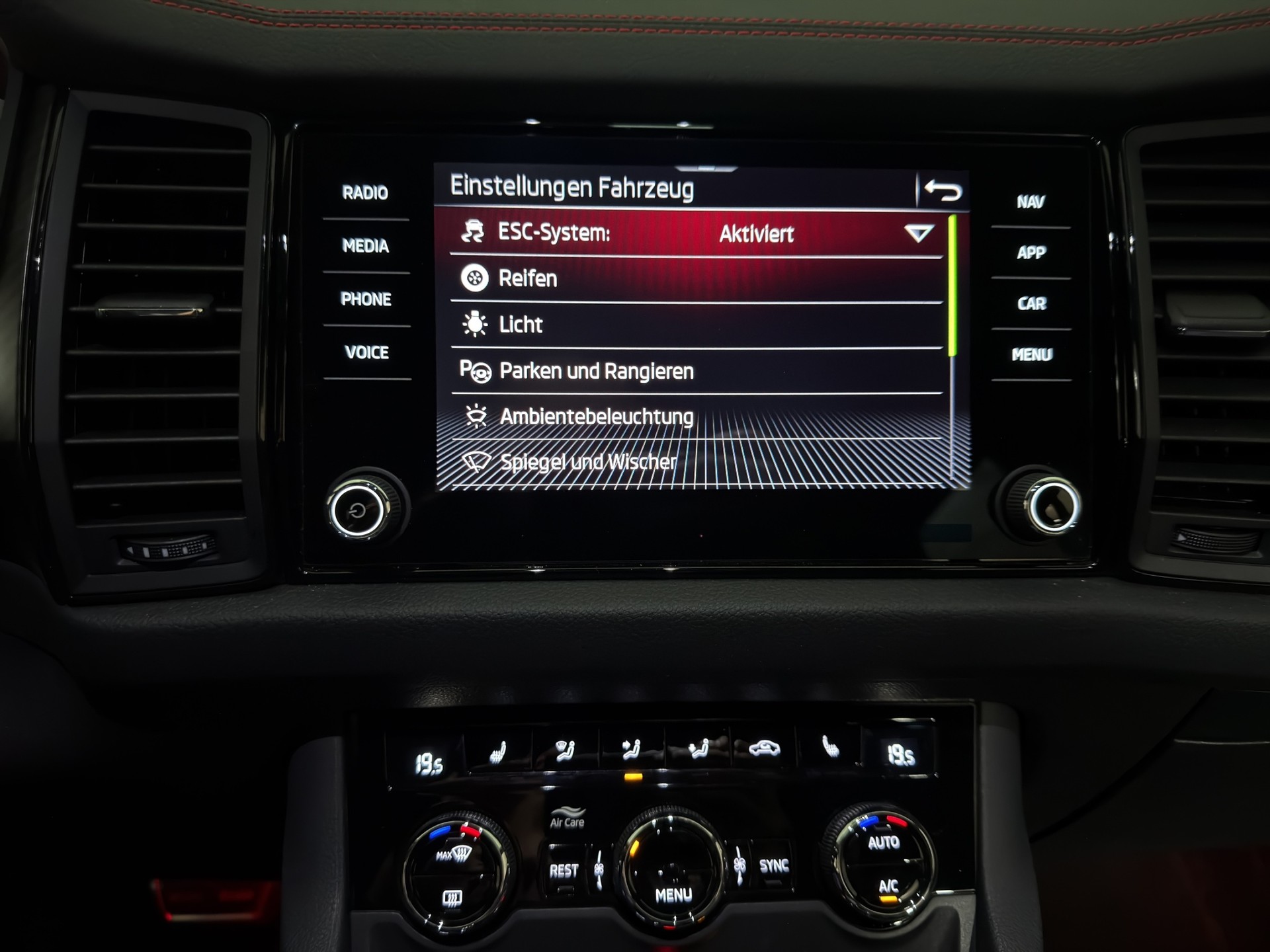 SKODA Kodiaq 2.0 TSI 4x4 RS-image-21