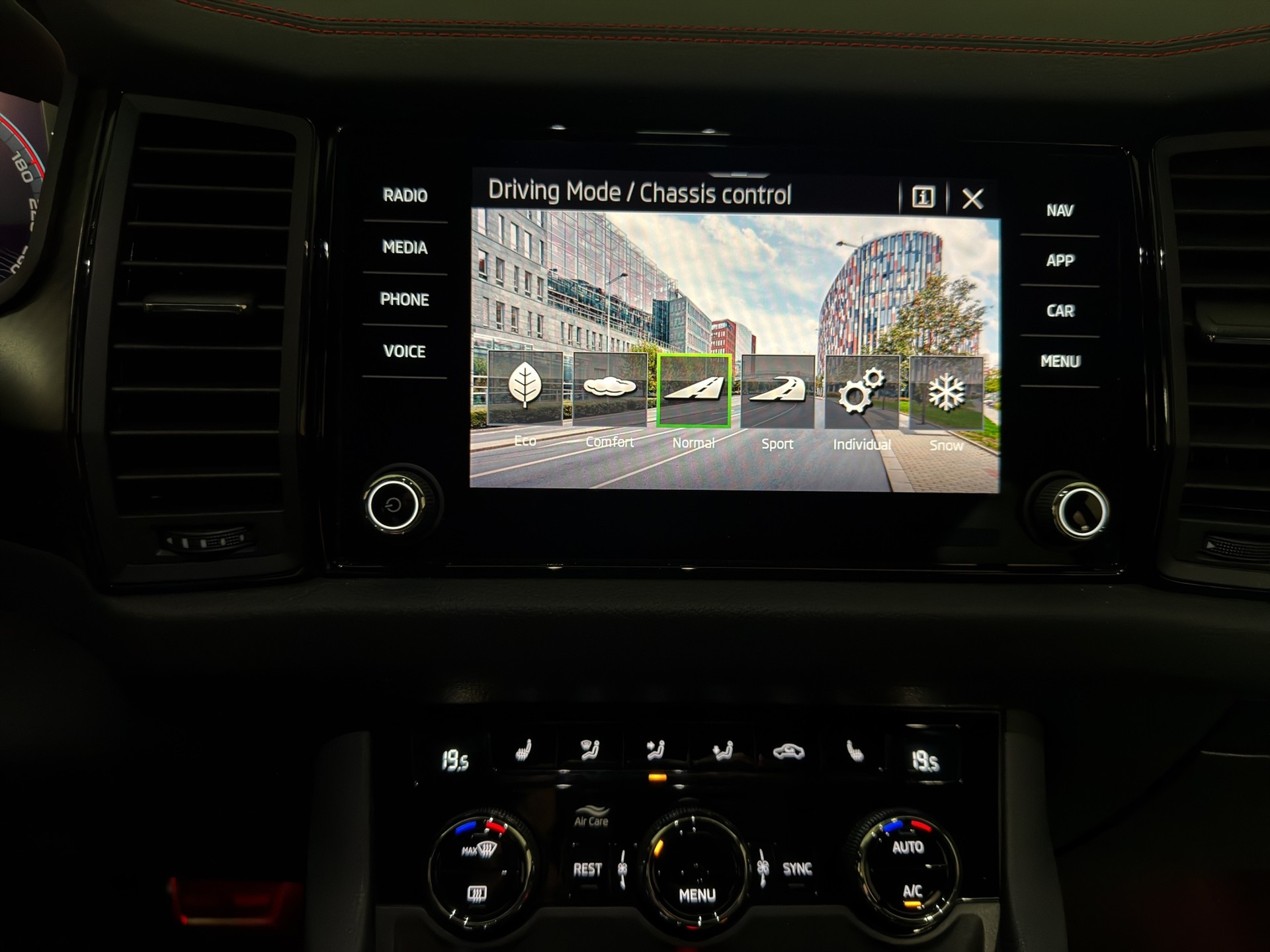 SKODA Kodiaq 2.0 TSI 4x4 RS-image-28