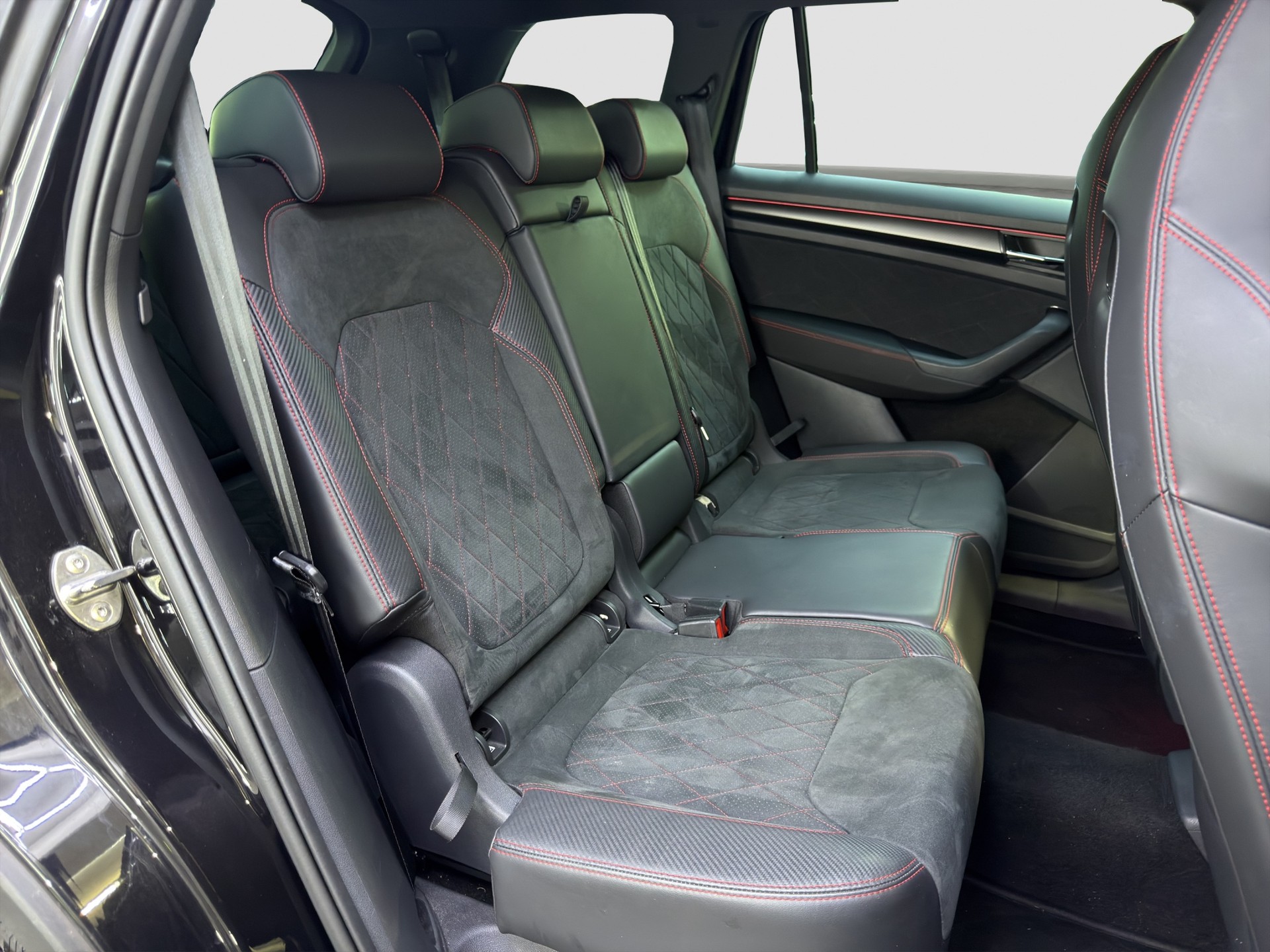SKODA Kodiaq 2.0 TSI 4x4 RS-image-14