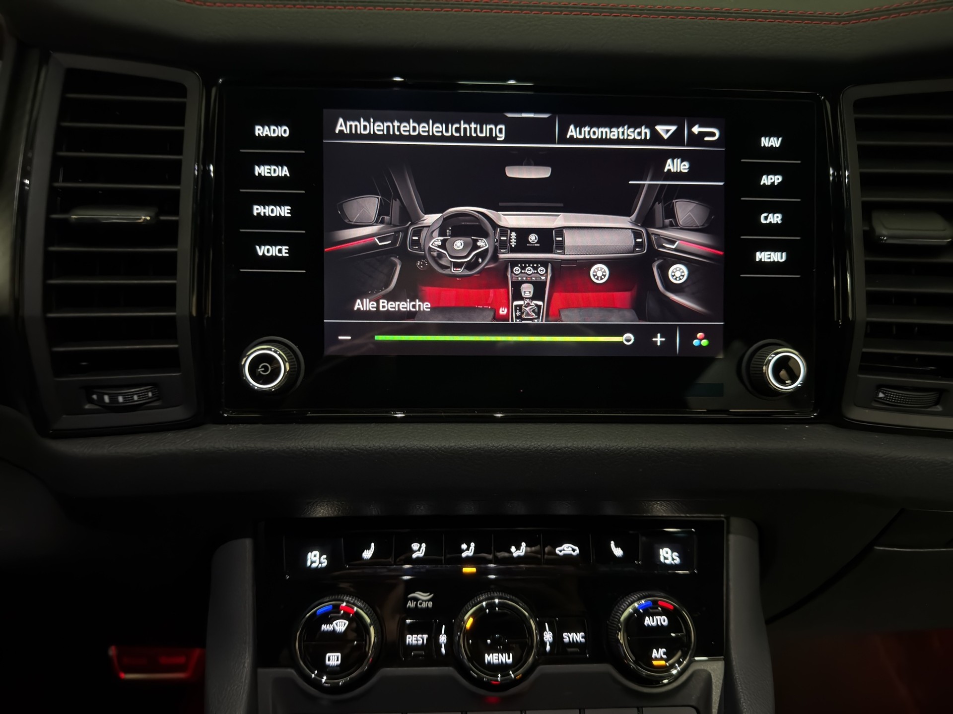 SKODA Kodiaq 2.0 TSI 4x4 RS-image-22