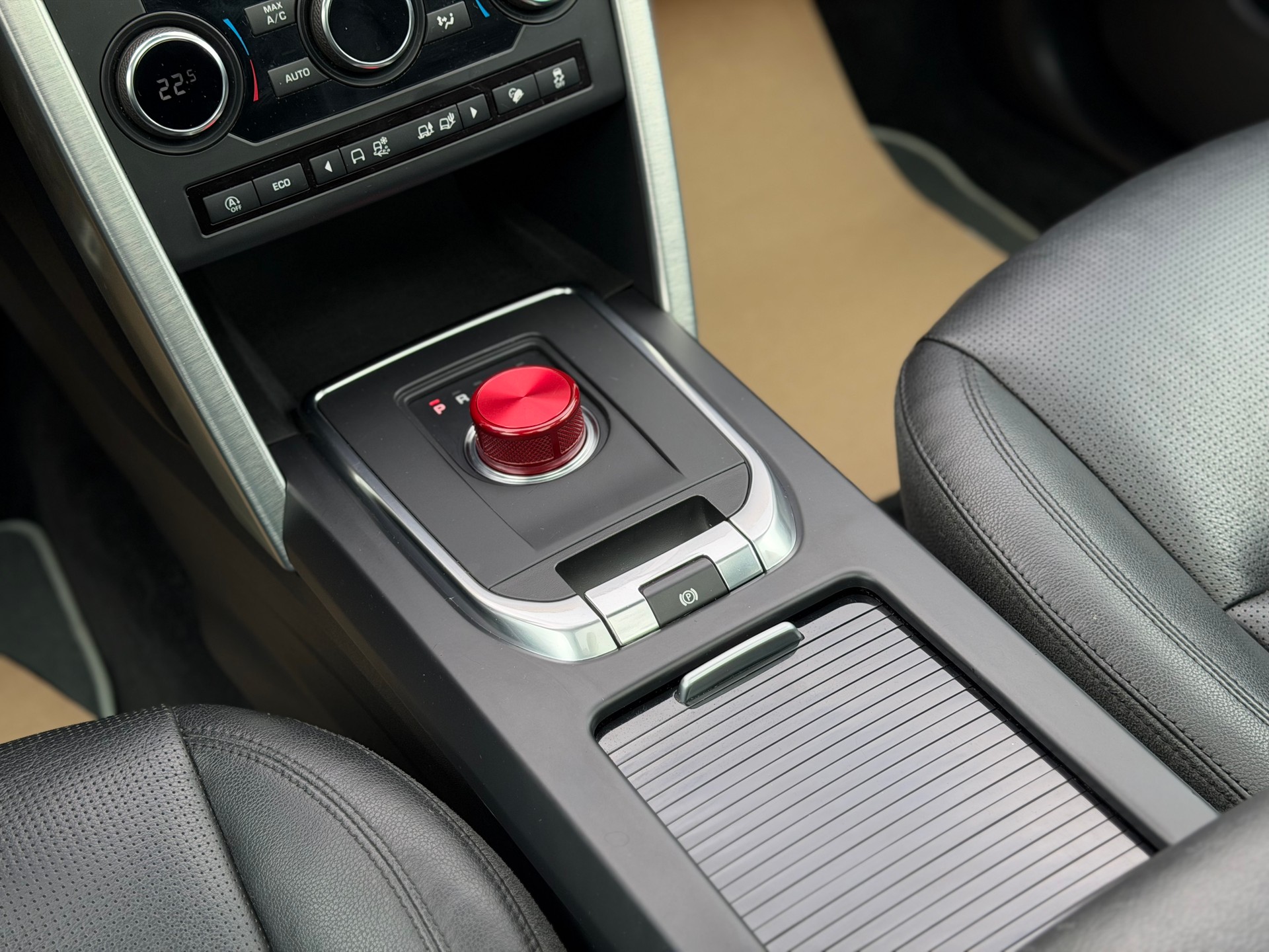 LAND ROVER Discovery Sport 2.0 Si4 HSE Luxury AT9-image-18