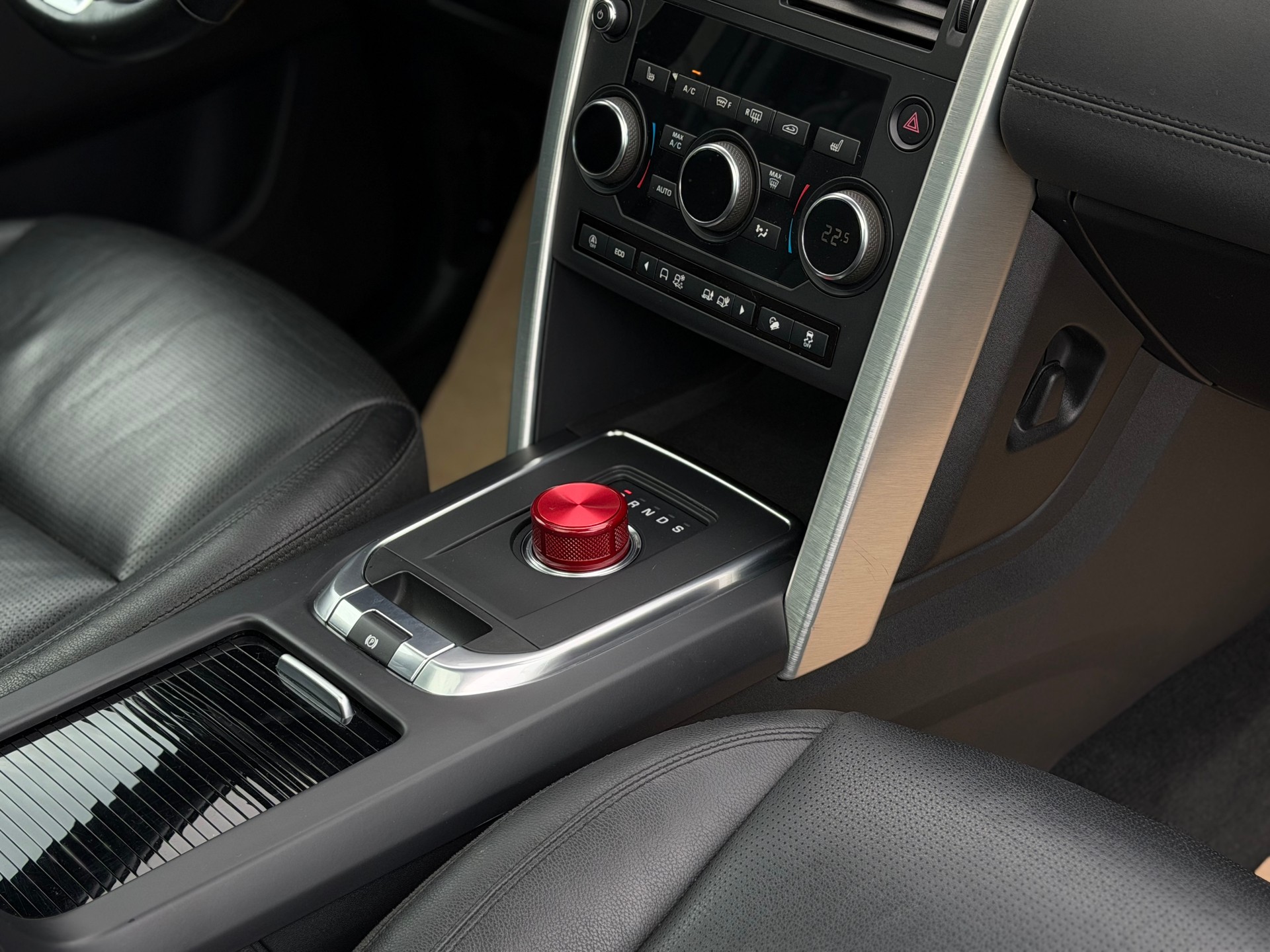 LAND ROVER Discovery Sport 2.0 Si4 HSE Luxury AT9-image-17