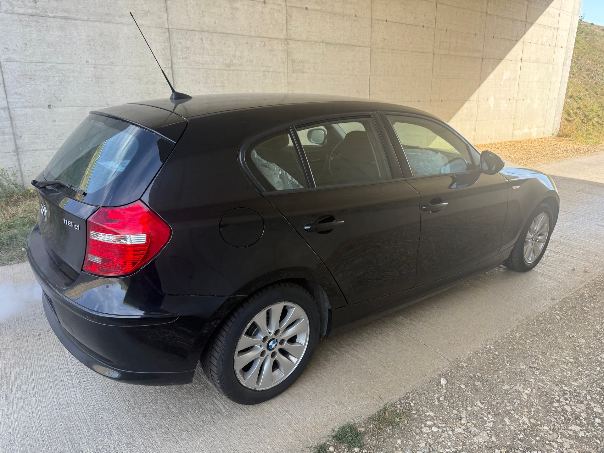 BMW 118d-image-4