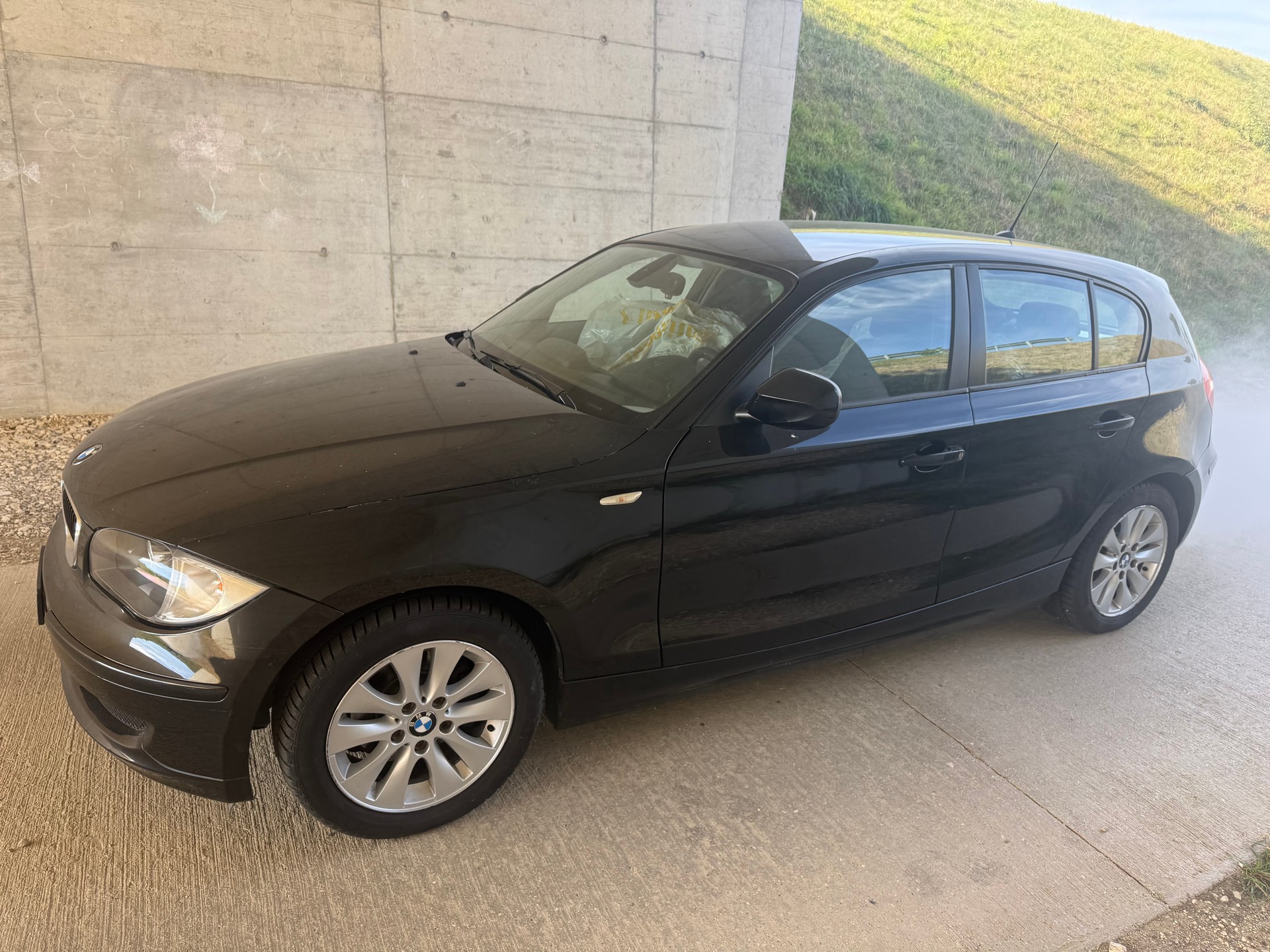 BMW 118d-image-1