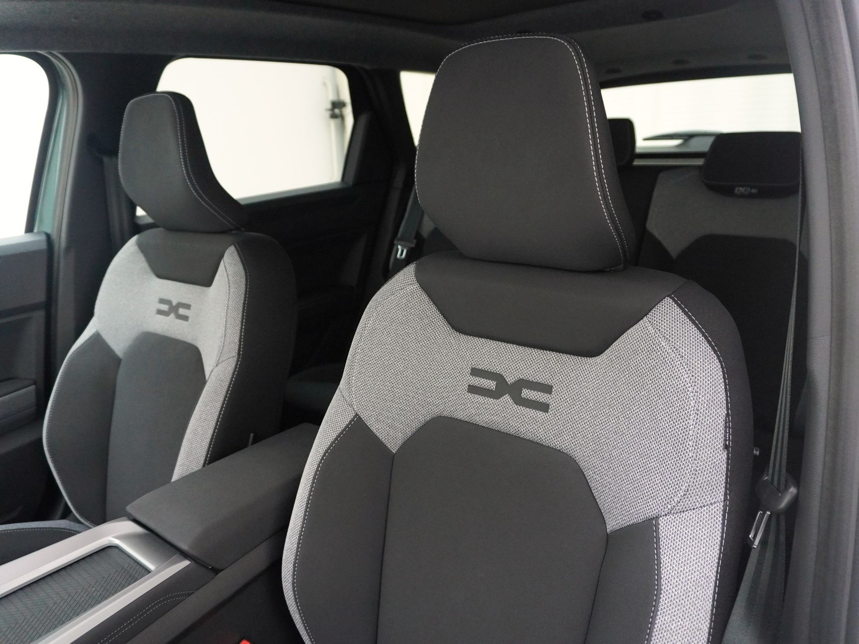 DACIA Bigster 1.2 Hybrid Journey 4x4-image-9