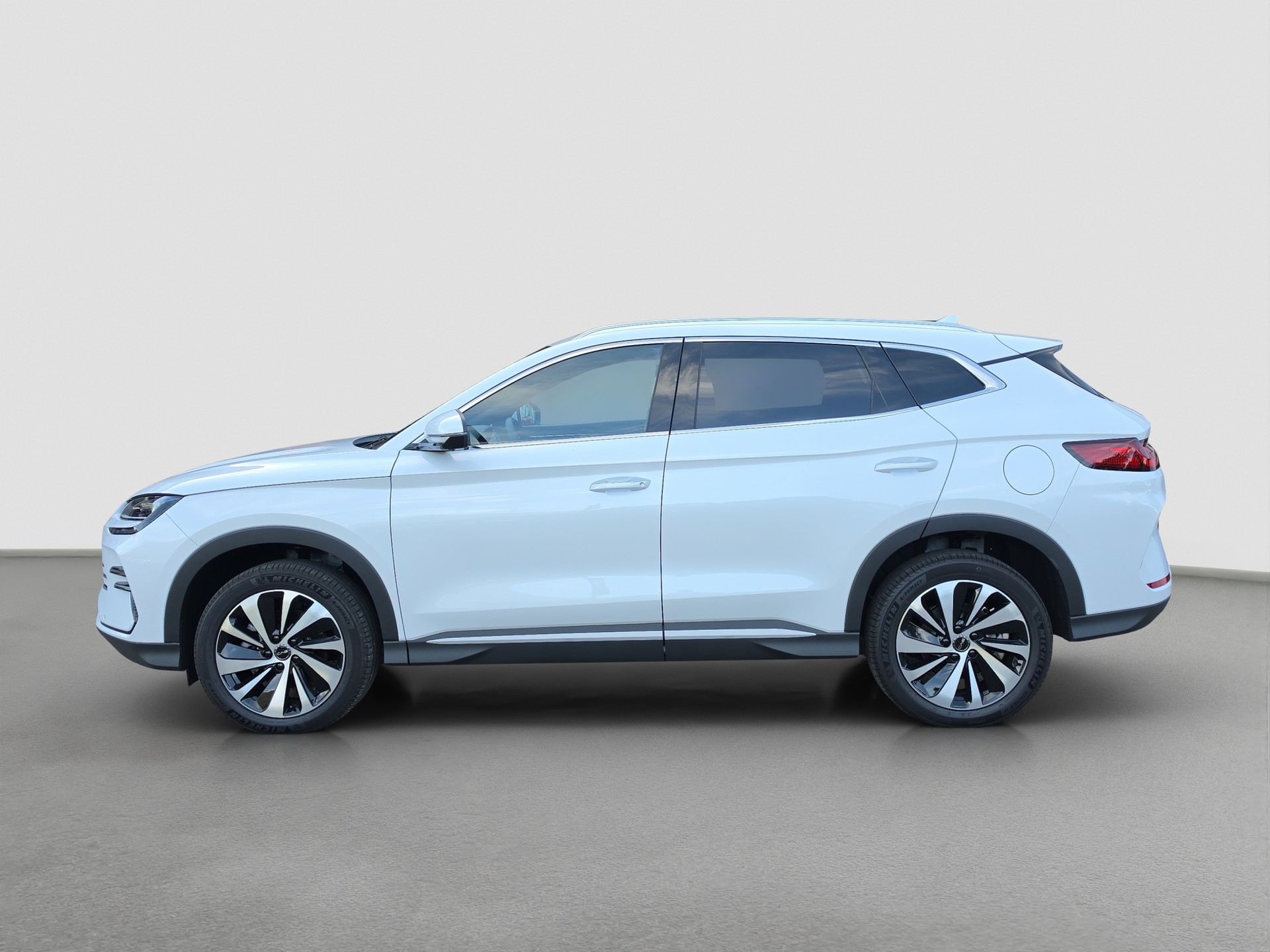BYD Seal U DM-i Design AWD-showroom-element-1