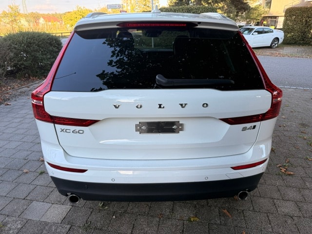 VOLVO XC60 B4 Diesel Mild Hybrid AWD Momentum Geartronic-image-5