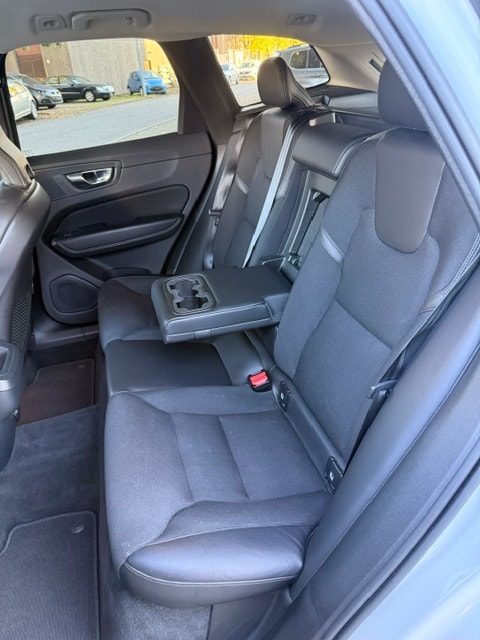 VOLVO XC60 B4 Diesel Mild Hybrid AWD Momentum Geartronic-image-9