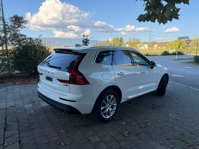 VOLVO XC60 B4 Diesel Mild Hybrid AWD Momentum Geartronic-image-6