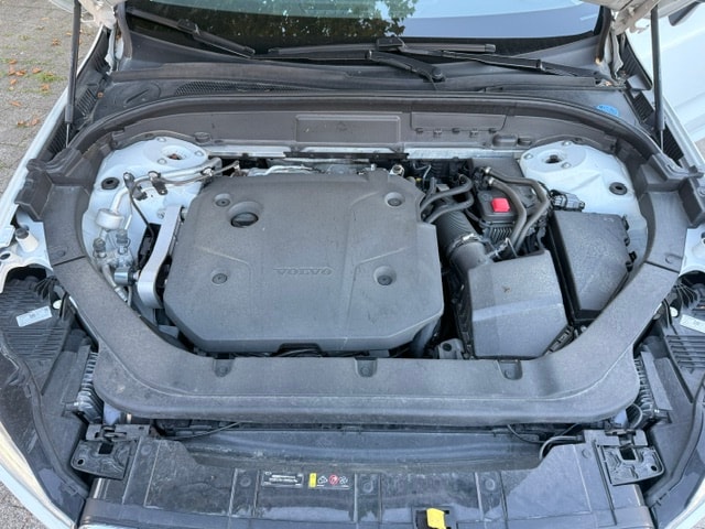 VOLVO XC60 B4 Diesel Mild Hybrid AWD Momentum Geartronic-image-13