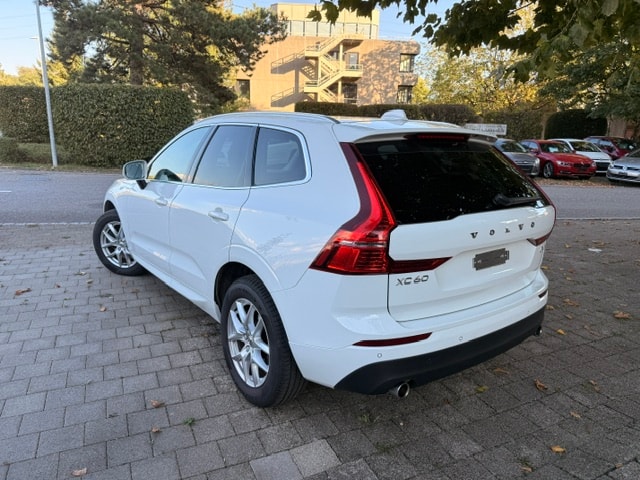 VOLVO XC60 B4 Diesel Mild Hybrid AWD Momentum Geartronic-image-4