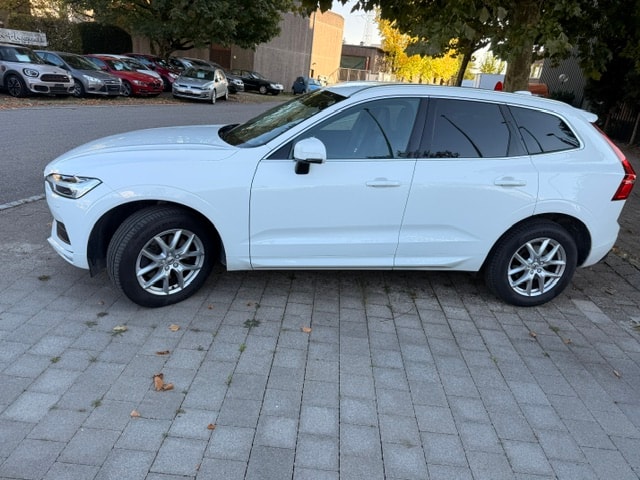 VOLVO XC60 B4 Diesel Mild Hybrid AWD Momentum Geartronic-image-3