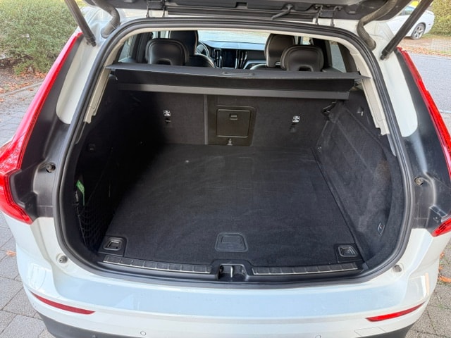 VOLVO XC60 B4 Diesel Mild Hybrid AWD Momentum Geartronic-image-12