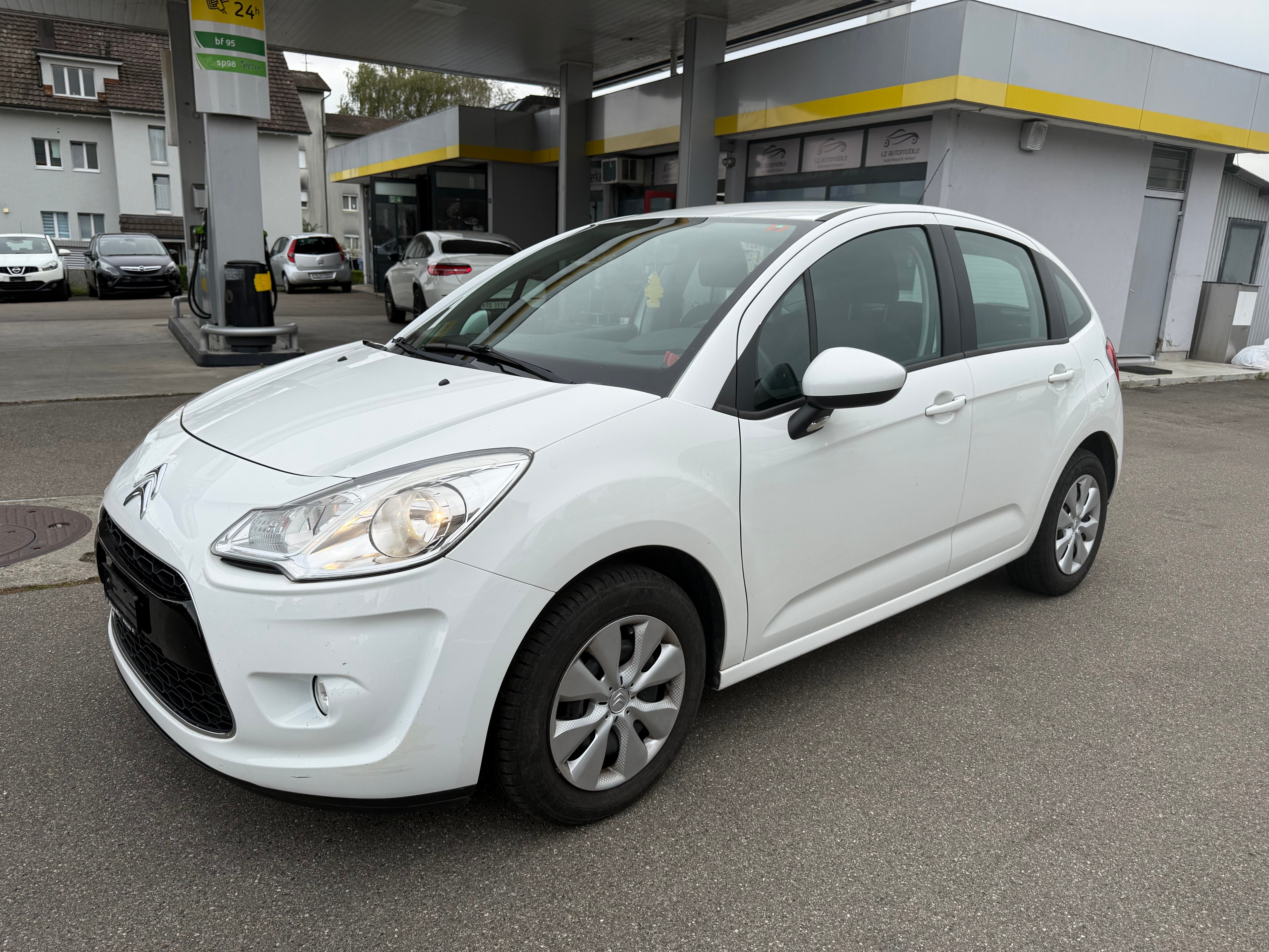 Car photo