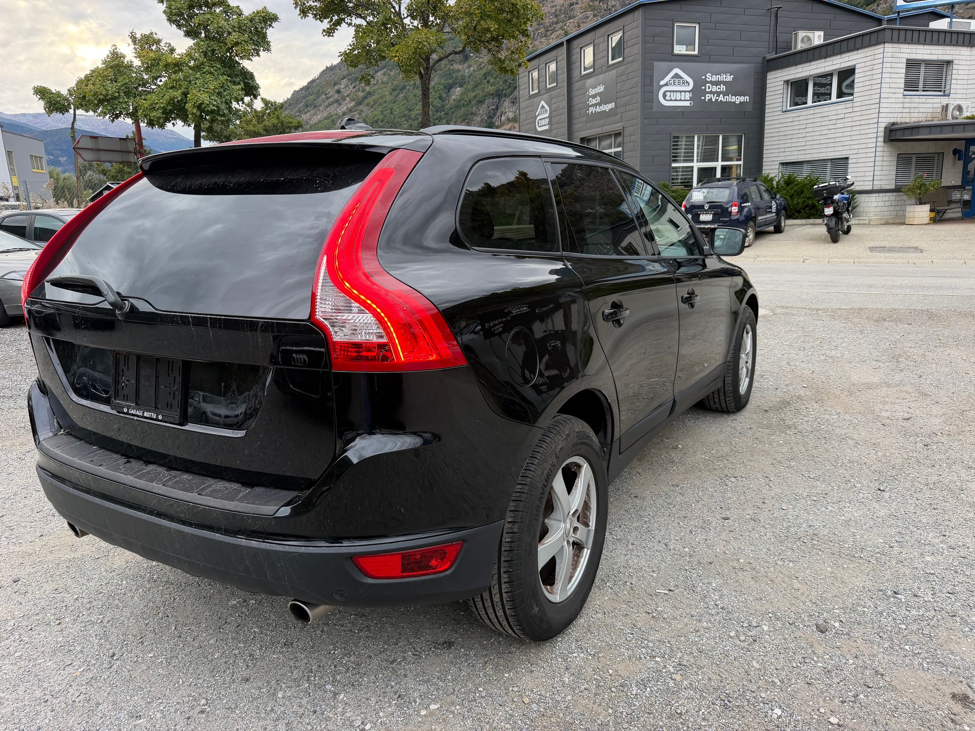 VOLVO XC60 D5 AWD Kinetic-image-5