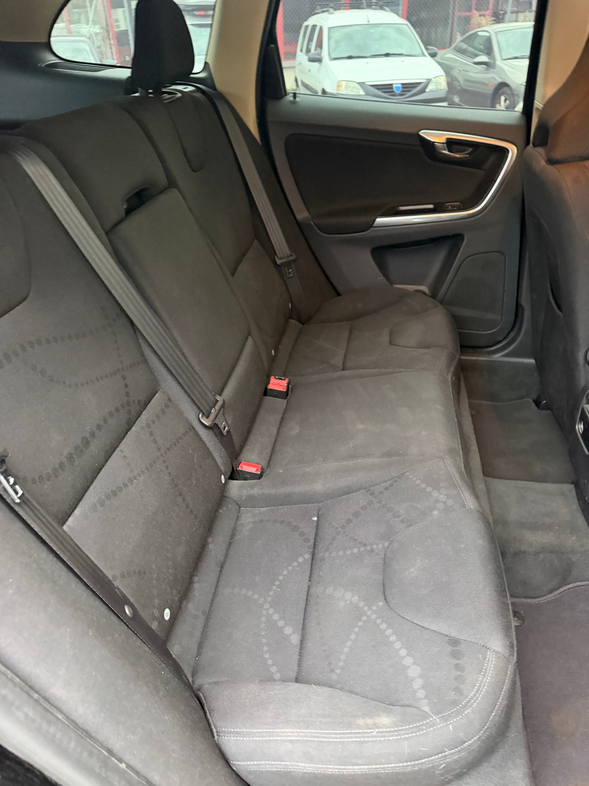 VOLVO XC60 D5 AWD Kinetic-image-8