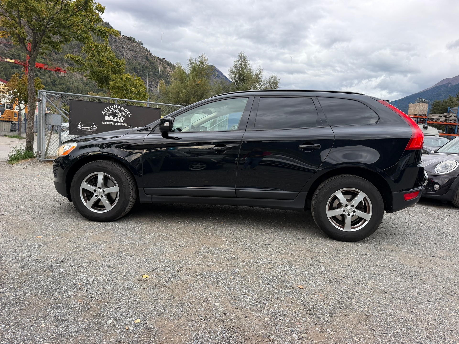 VOLVO XC60 D5 AWD Kinetic-showroom-element-1