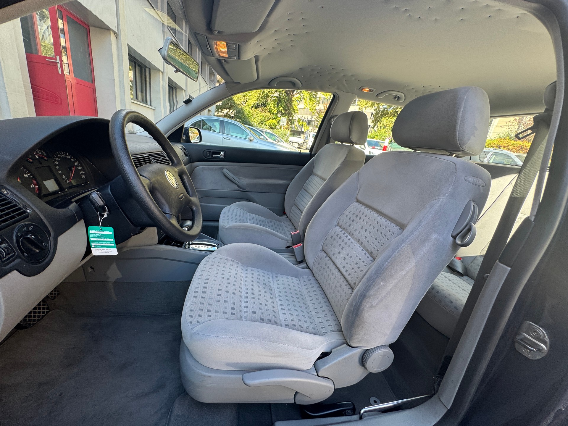 VW Golf 1.6 Comfortline Automatic-image-5