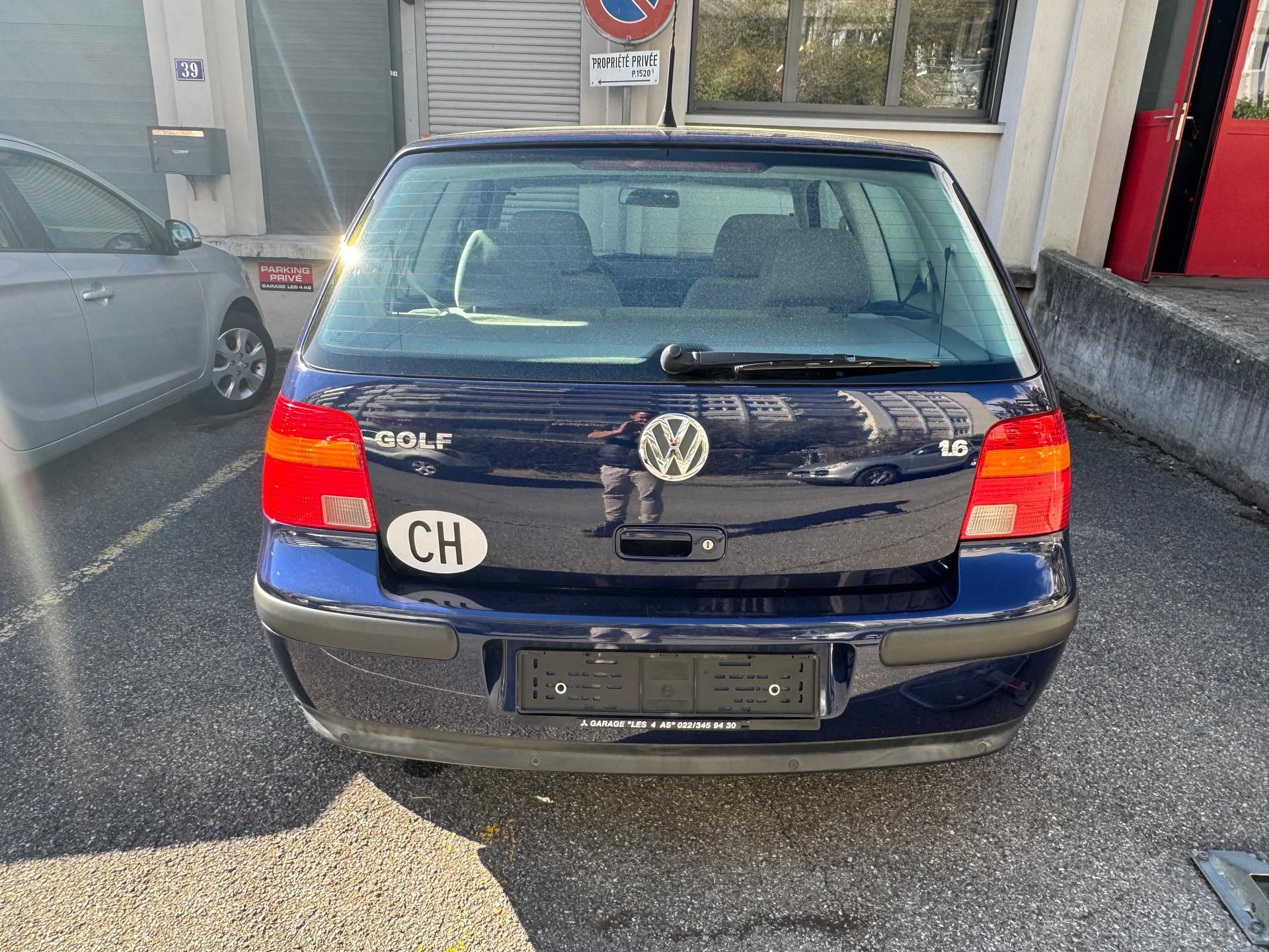 VW Golf 1.6 Comfortline Automatic-image-3