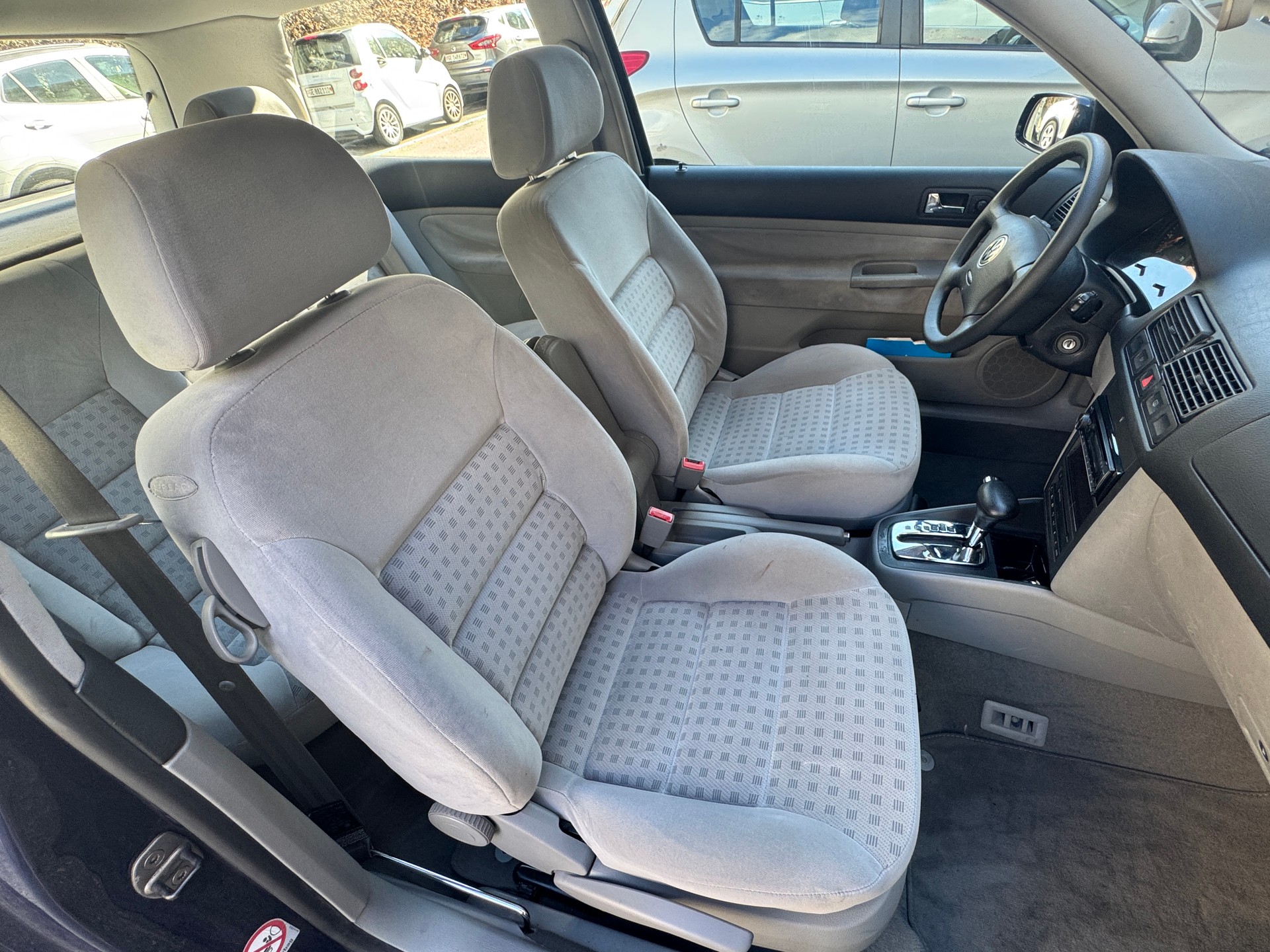 VW Golf 1.6 Comfortline Automatic-image-6