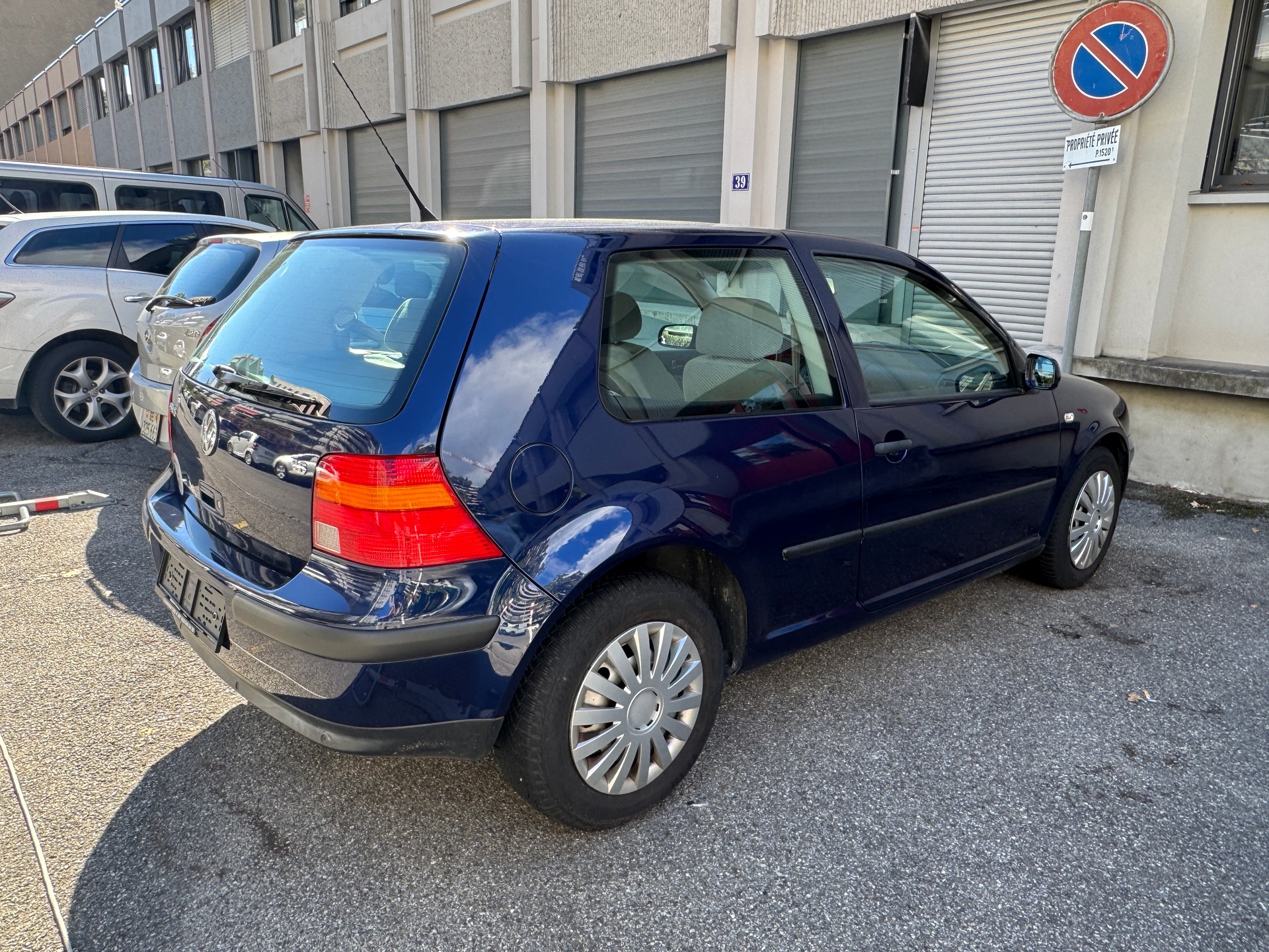 VW Golf 1.6 Comfortline Automatic-image-2
