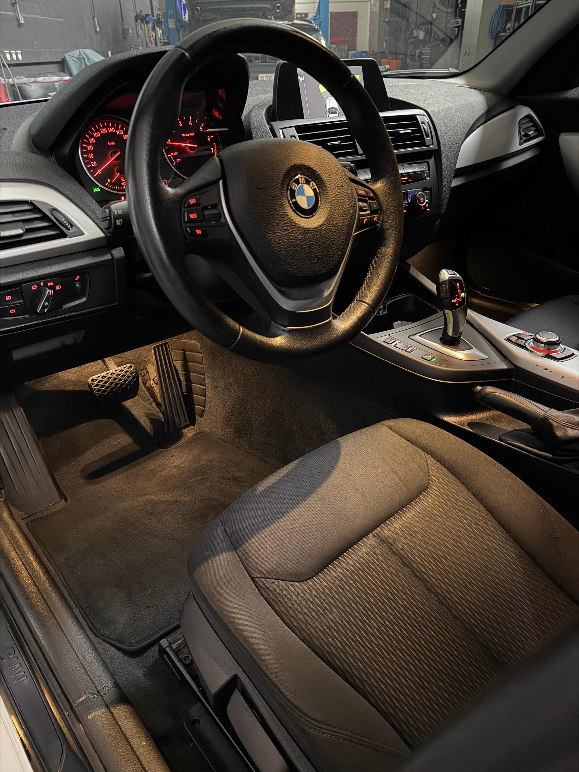 BMW 118i Sport Line Steptronic-image-3