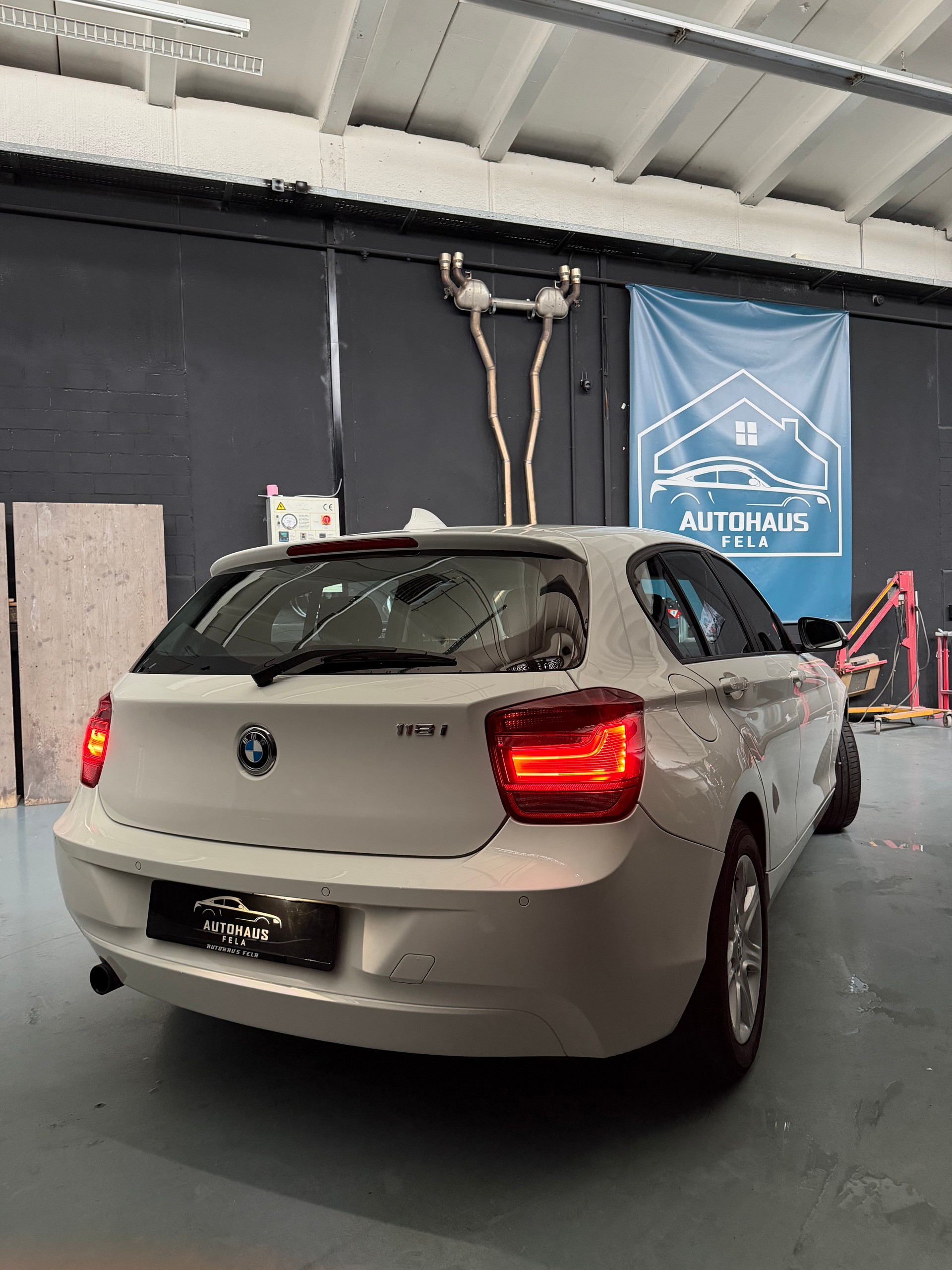 BMW 118i Sport Line Steptronic-image-1
