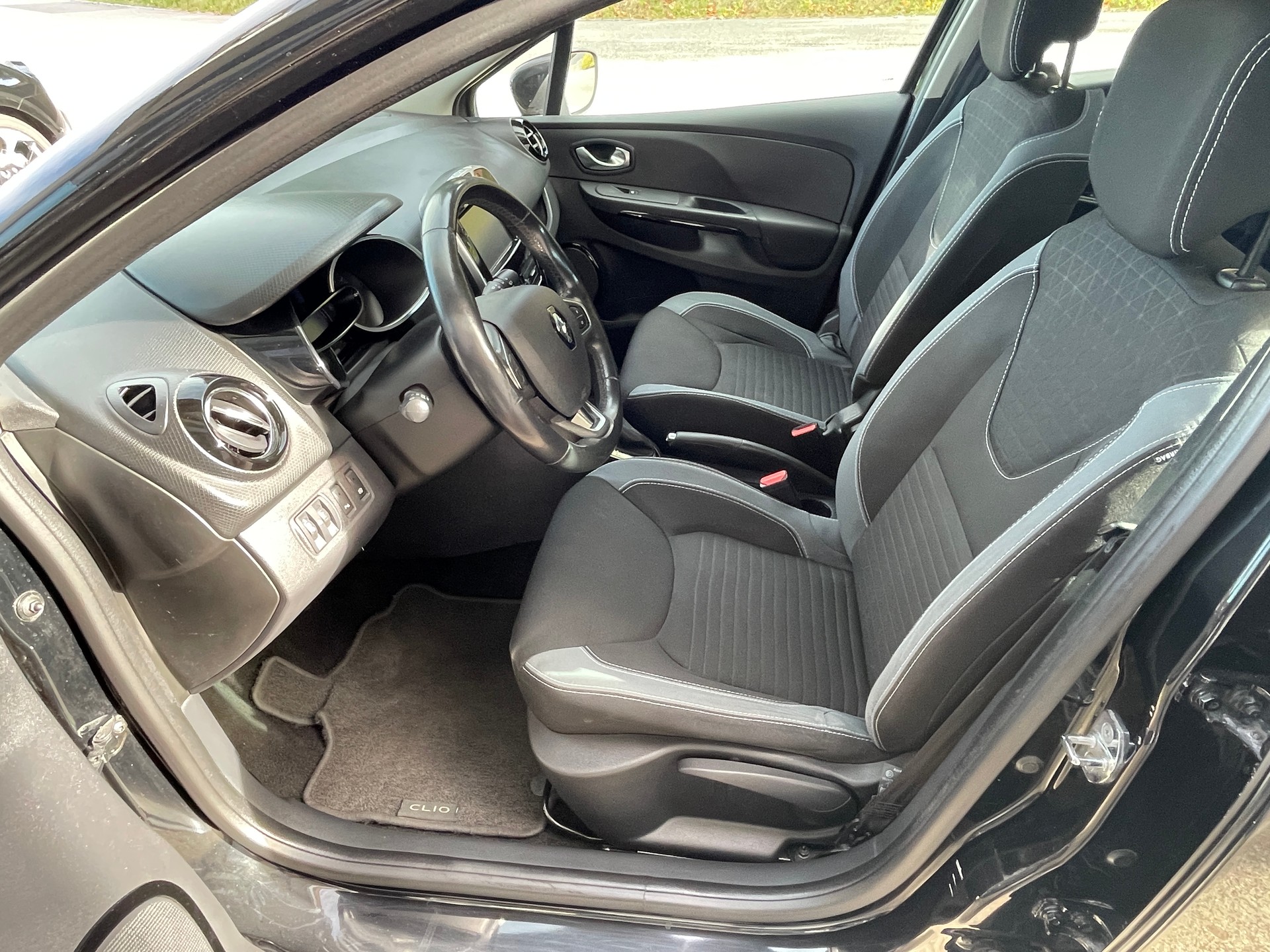 RENAULT Clio Grandtour 1.2 16V T Swiss Edition EDC-image-11