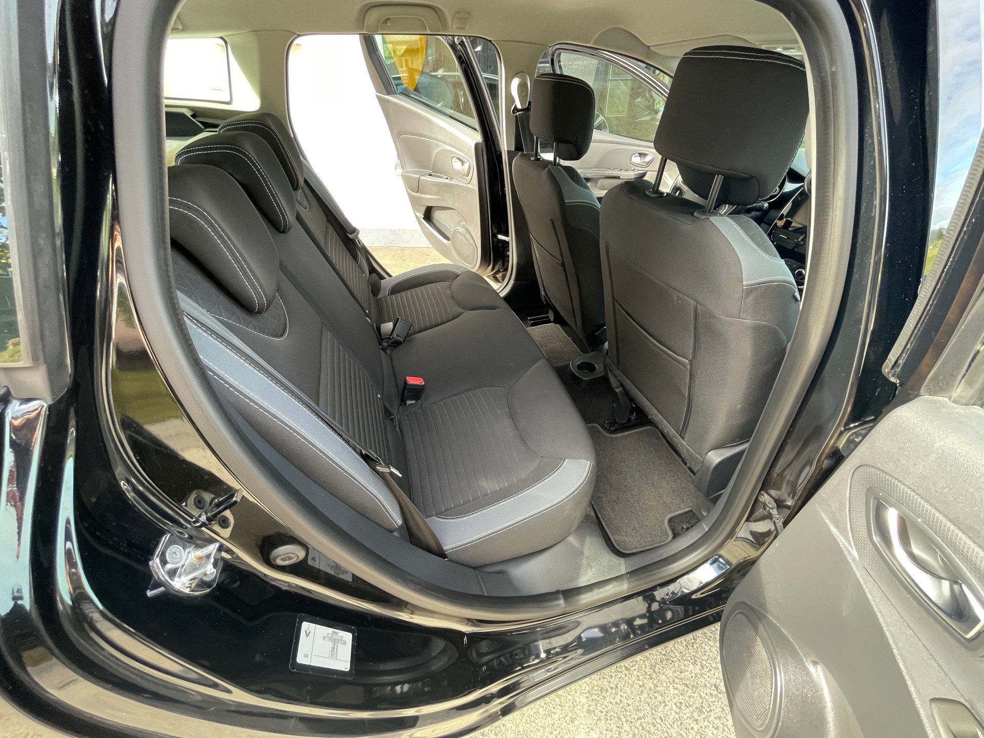 RENAULT Clio Grandtour 1.2 16V T Swiss Edition EDC-image-12