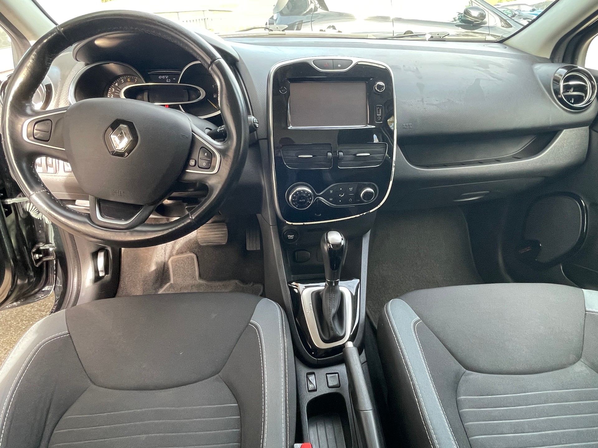 RENAULT Clio Grandtour 1.2 16V T Swiss Edition EDC-image-9