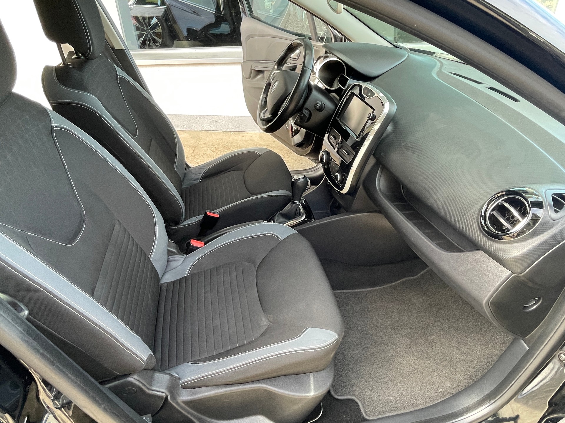 RENAULT Clio Grandtour 1.2 16V T Swiss Edition EDC-image-14