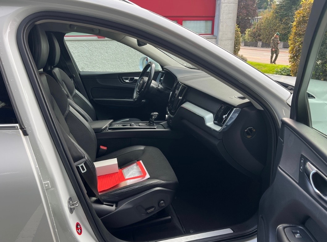 VOLVO XC60 D4 AWD Momentum Geartronic-image-11