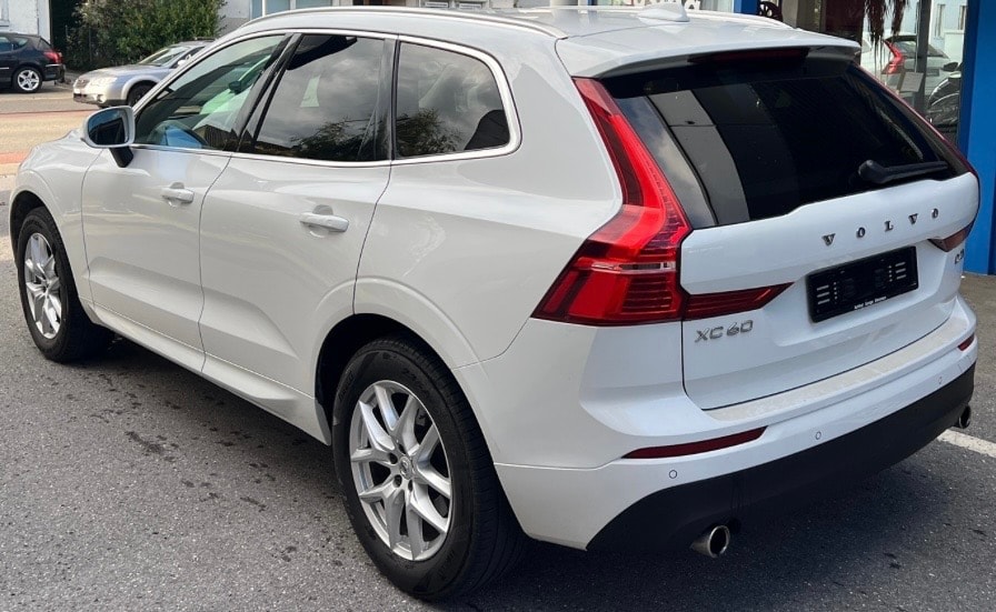 VOLVO XC60 D4 AWD Momentum Geartronic-image-5