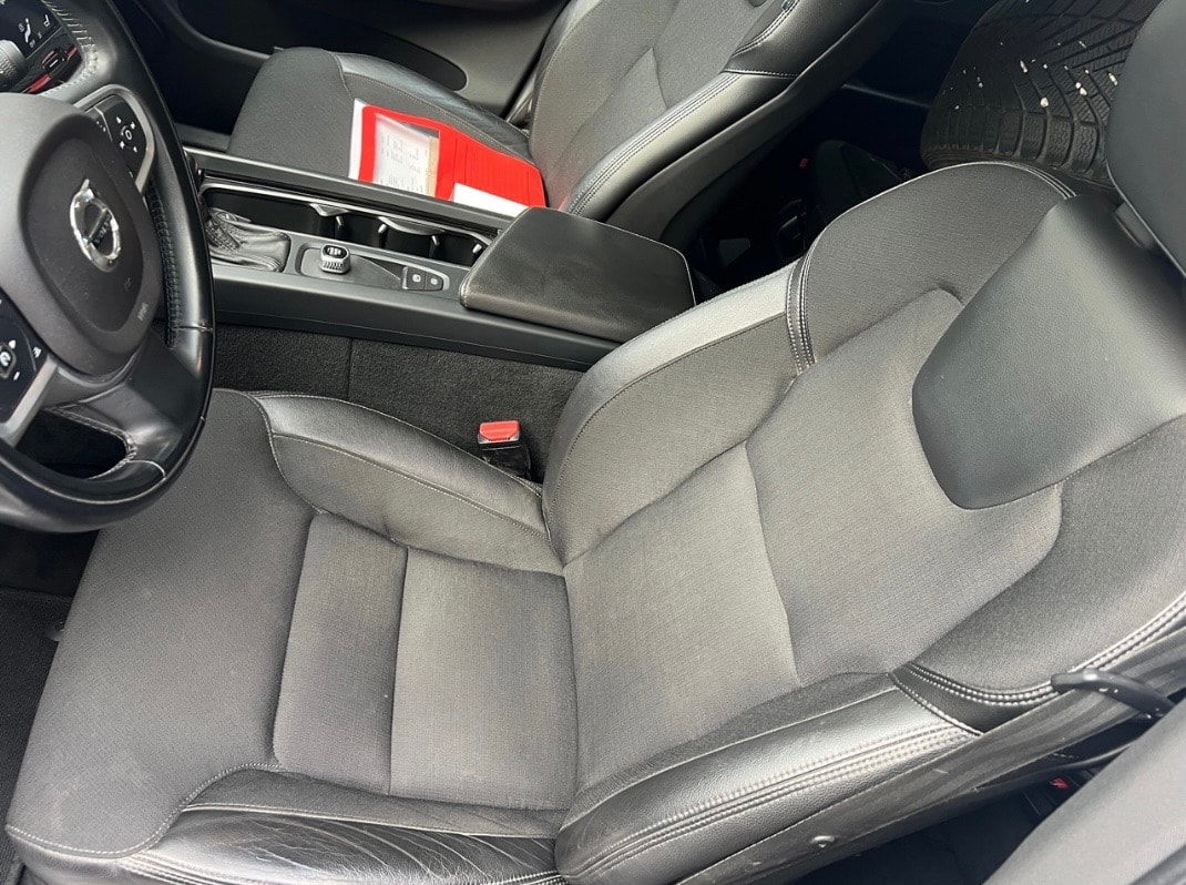 VOLVO XC60 D4 AWD Momentum Geartronic-image-15