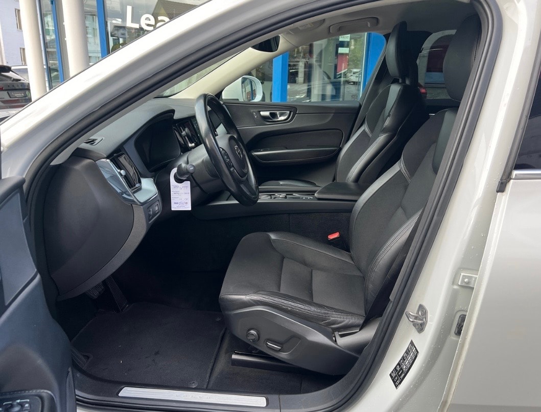 VOLVO XC60 D4 AWD Momentum Geartronic-image-13