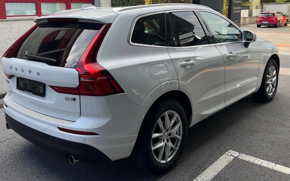 VOLVO XC60 D4 AWD Momentum Geartronic-image-3