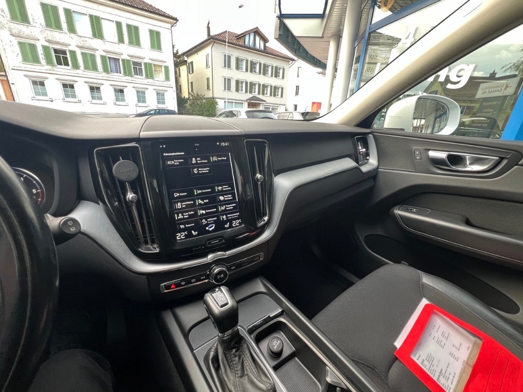 VOLVO XC60 D4 AWD Momentum Geartronic-image-23