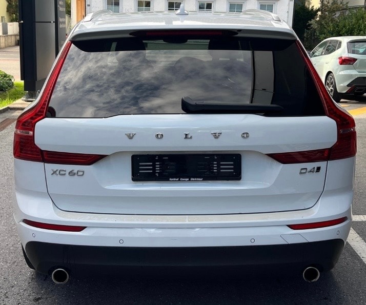 VOLVO XC60 D4 AWD Momentum Geartronic-image-4