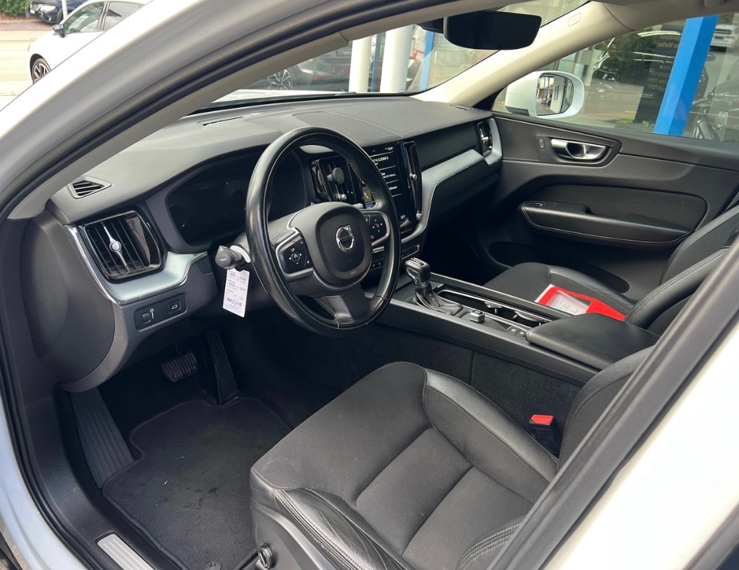 VOLVO XC60 D4 AWD Momentum Geartronic-image-16