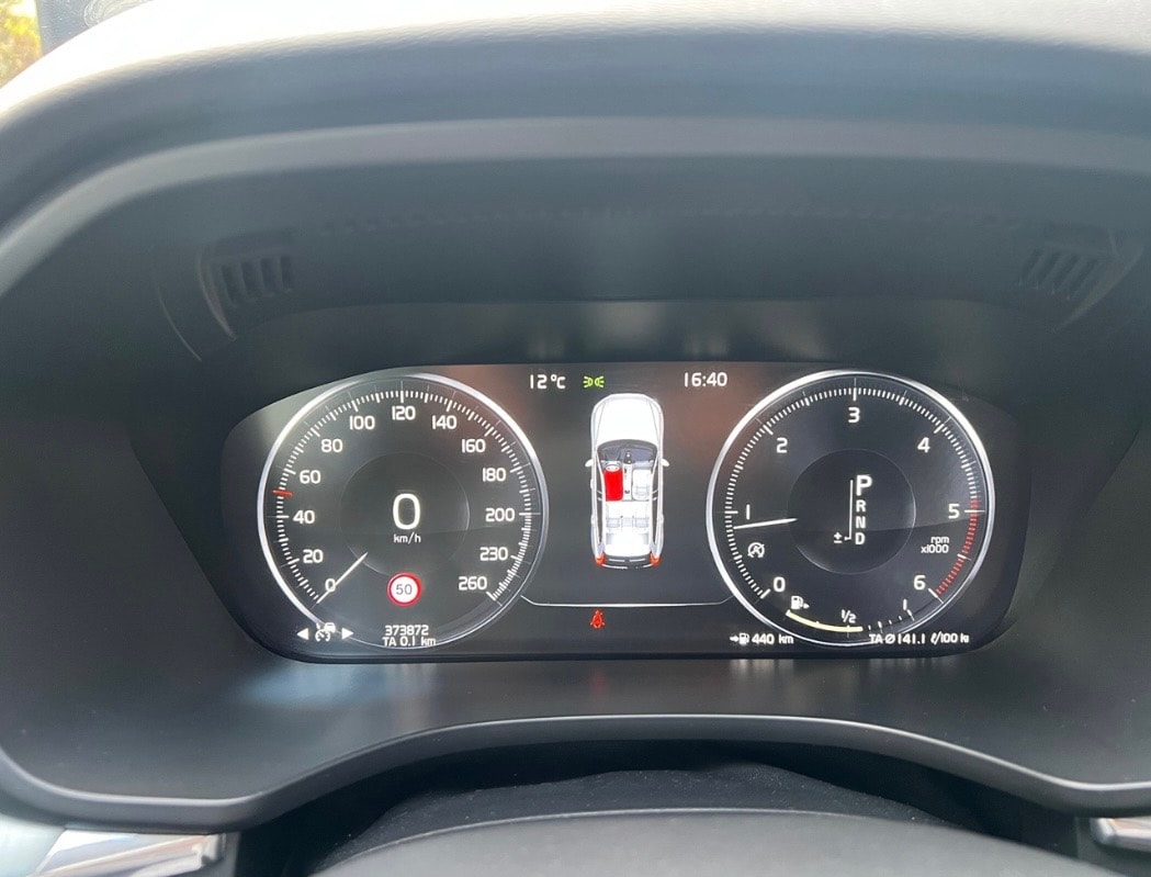 VOLVO XC60 D4 AWD Momentum Geartronic-image-14