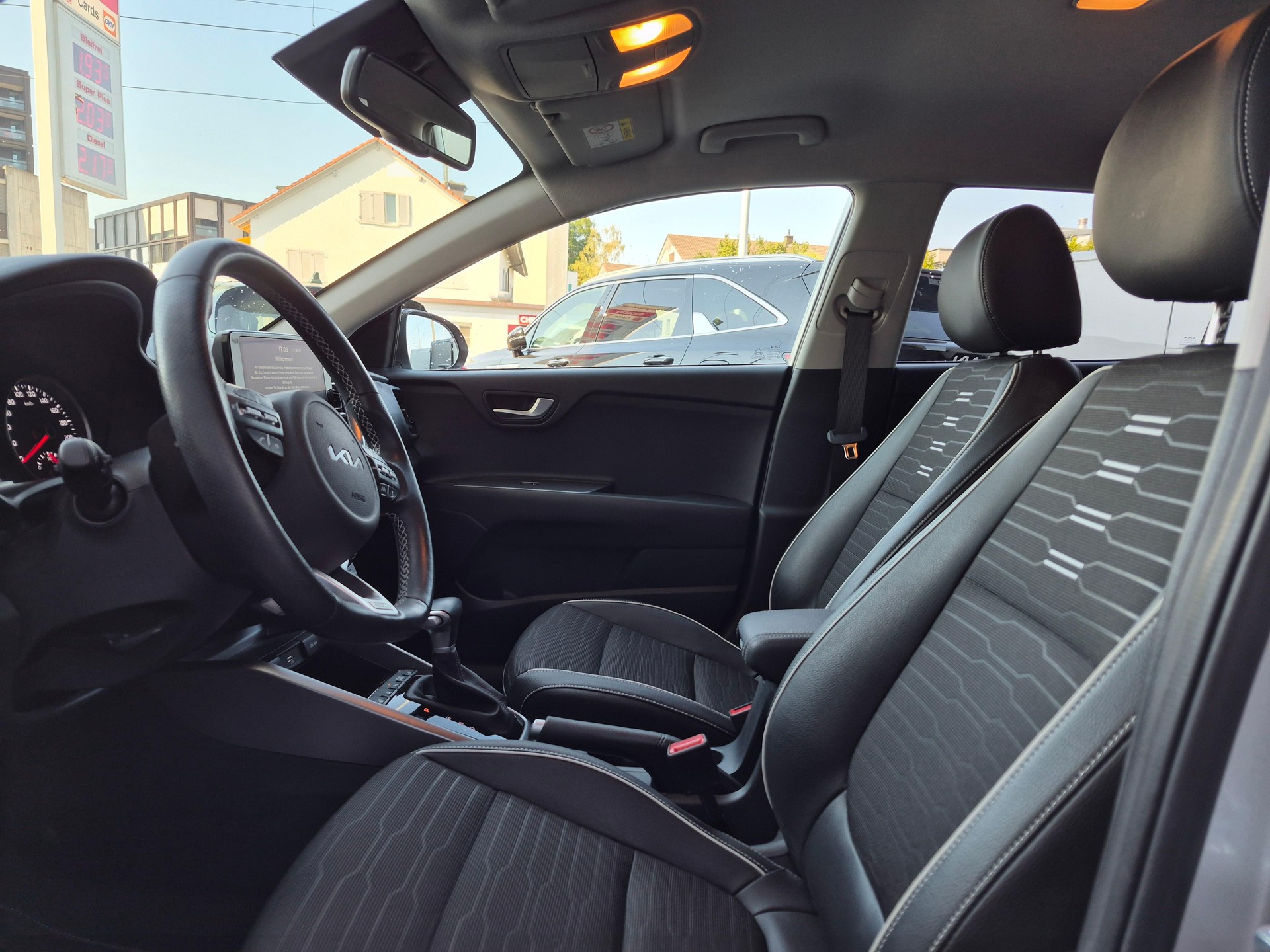 KIA Stonic 1.0 T-GDi GT-Line-image-11