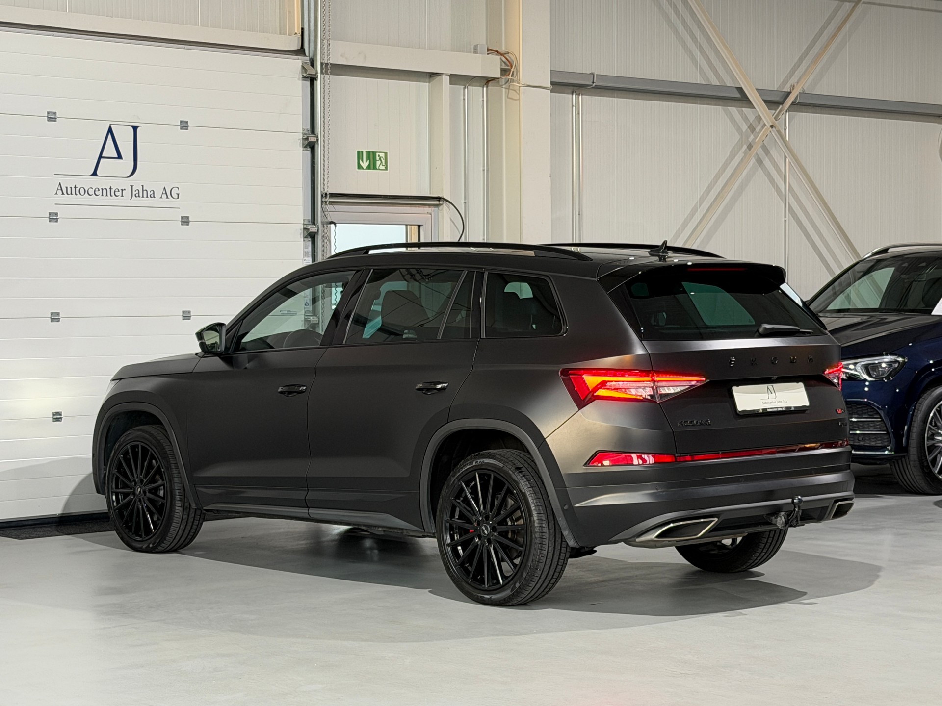 SKODA Kodiaq 2.0 TSI 4x4 RS (CH) AHK 2.5T / Schwarz Matt /-image-20